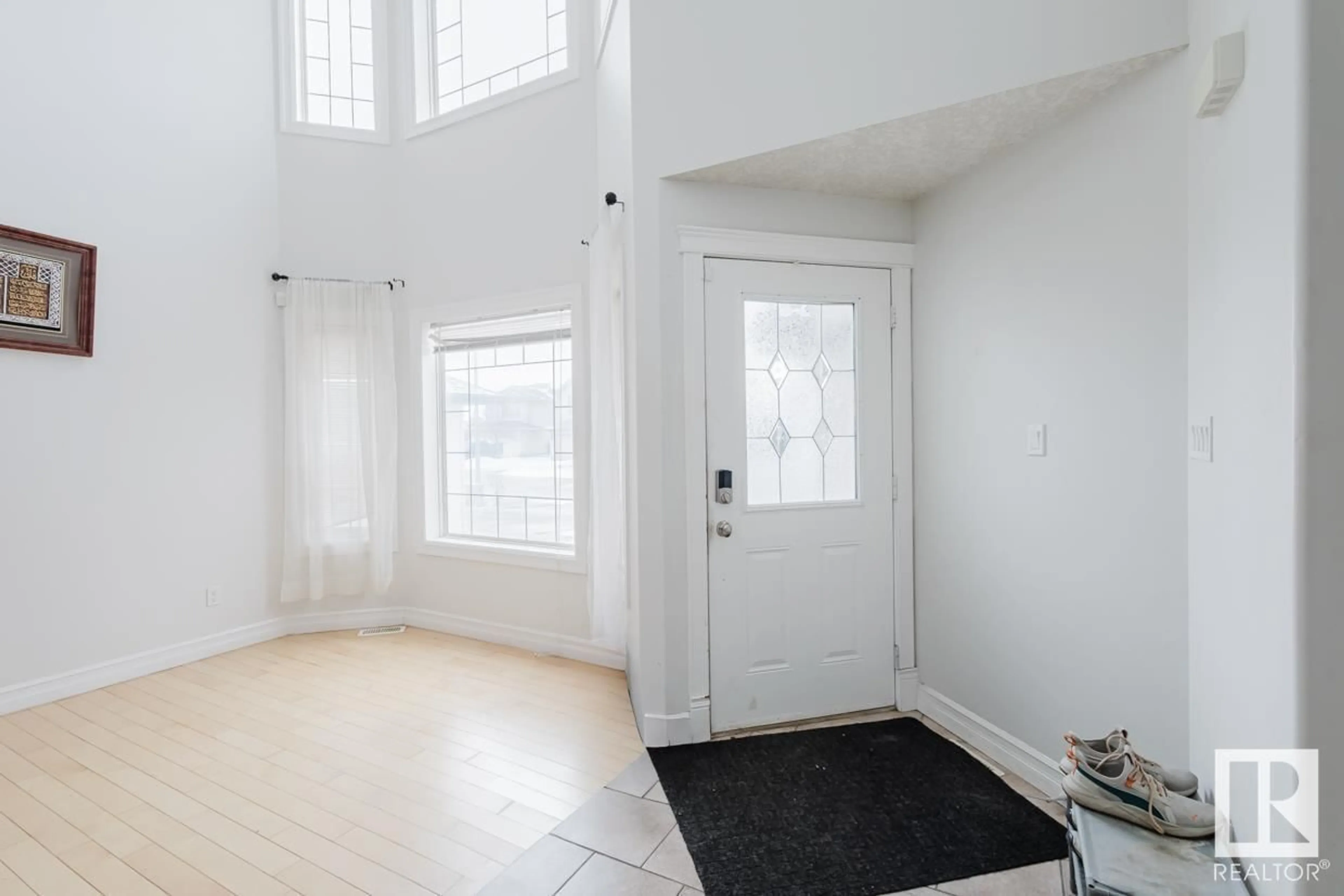 Indoor entryway for 11828 173 AV NW, Edmonton Alberta T5X6G1