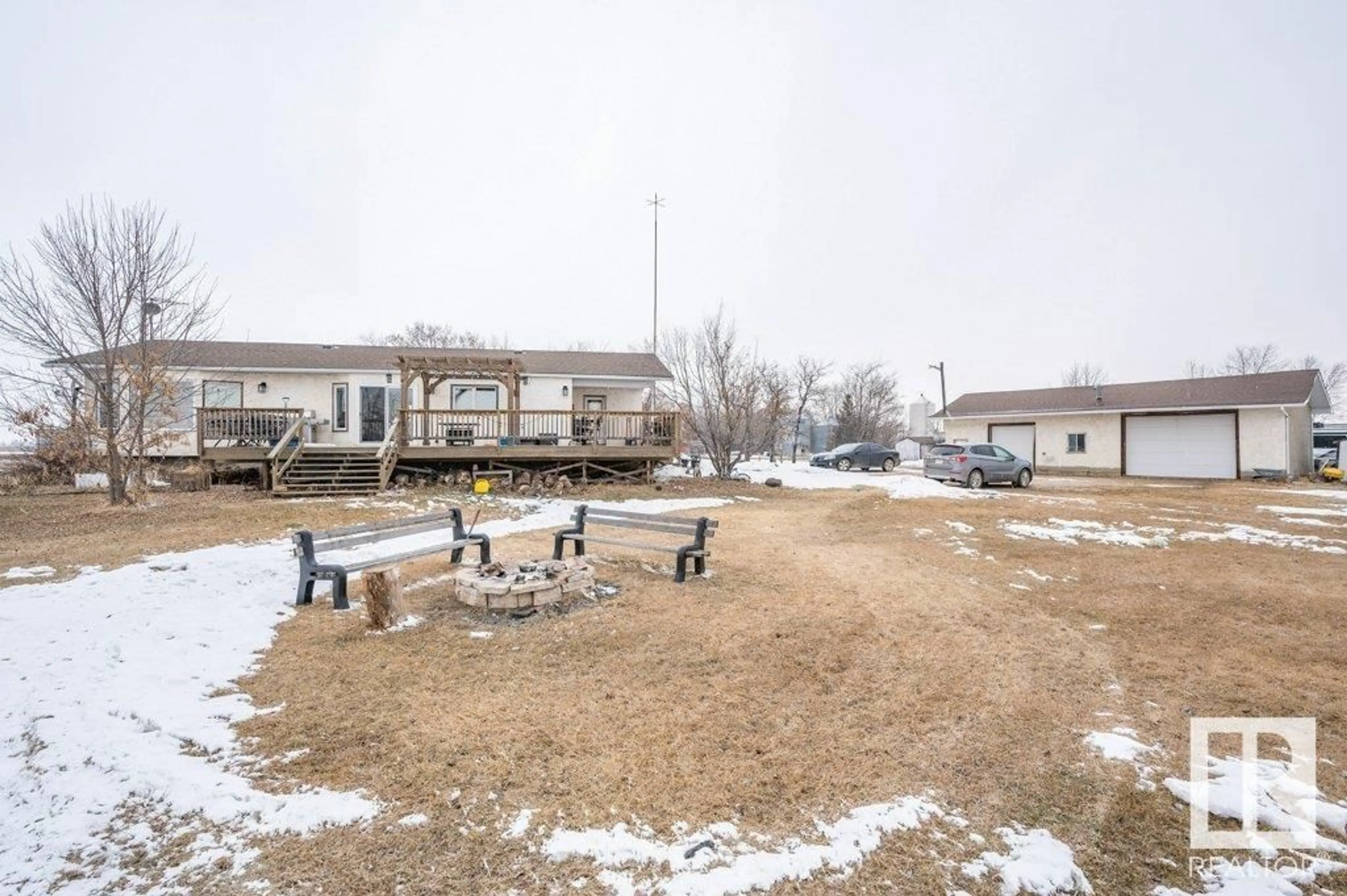 Patio, unknown for 57425 RGE ROAD 222, Rural Sturgeon County Alberta T0A2W0