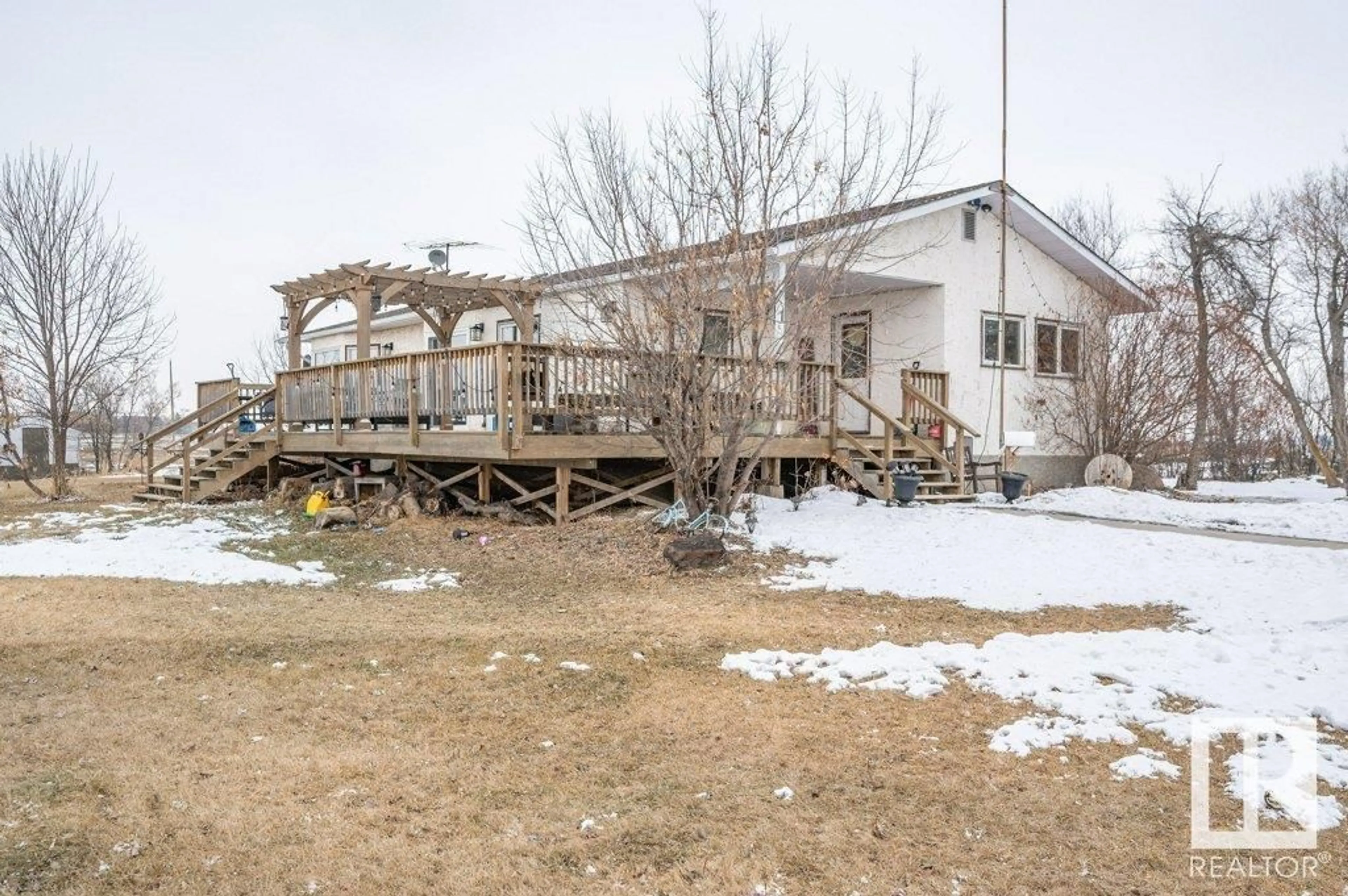 Patio, unknown for 57425 RGE ROAD 222, Rural Sturgeon County Alberta T0A2W0