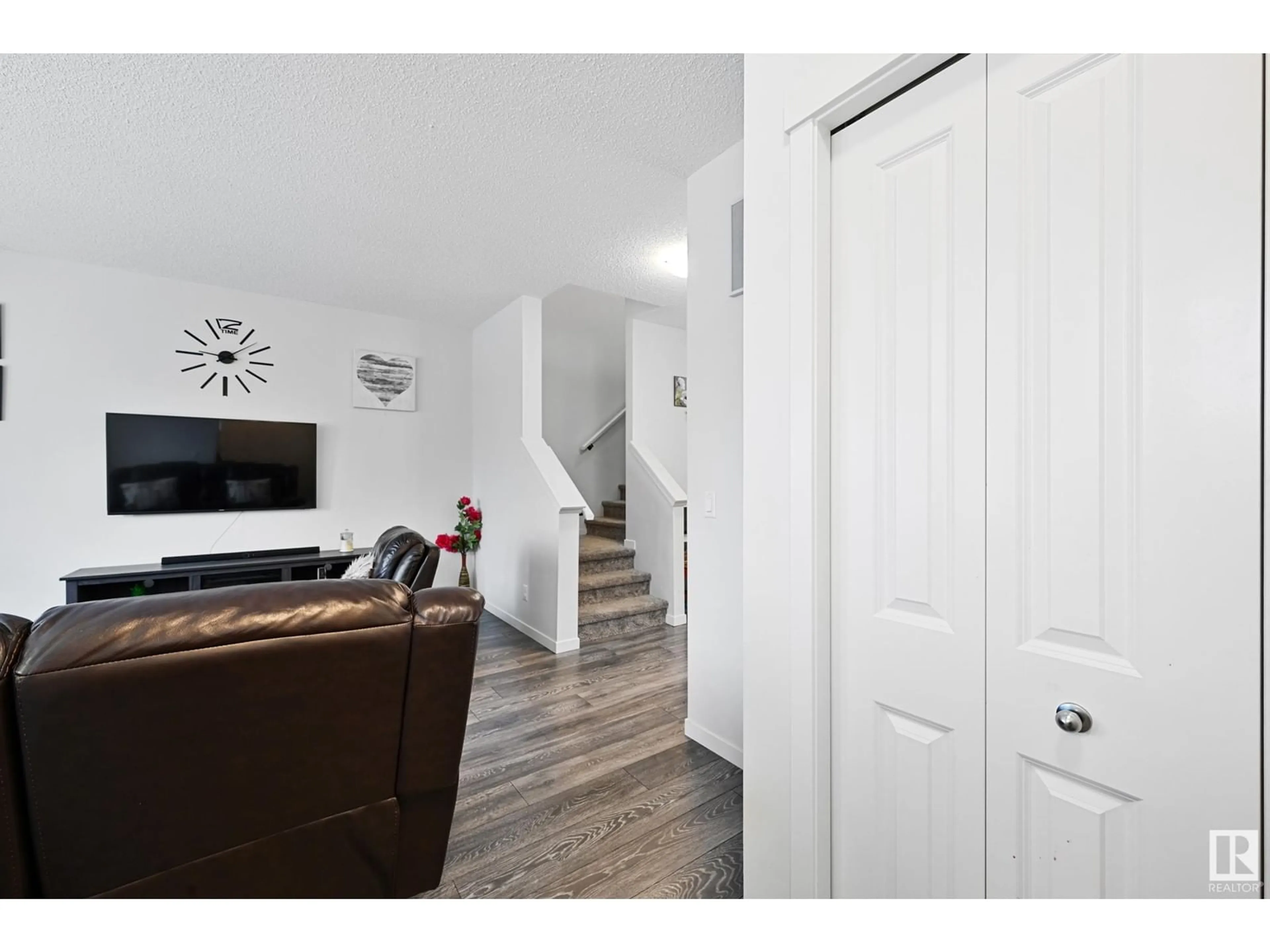 Indoor entryway for 6351 170 AV NW, Edmonton Alberta T5Y3X7