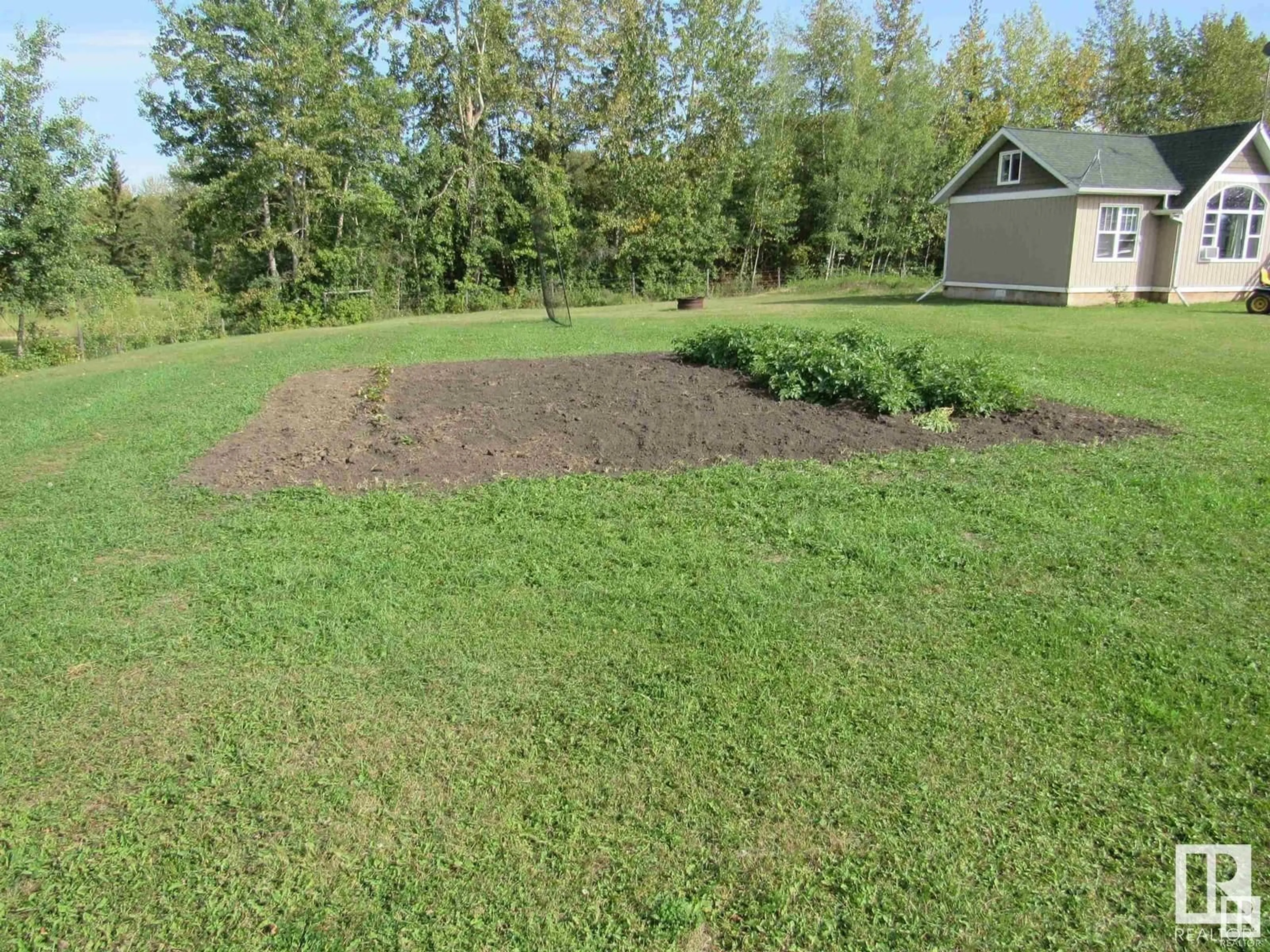 A pic from outside/outdoor area/front of a property/back of a property/a pic from drone, unknown for 64108 RGE RD 11, Rural Westlock County Alberta T0G0Y0