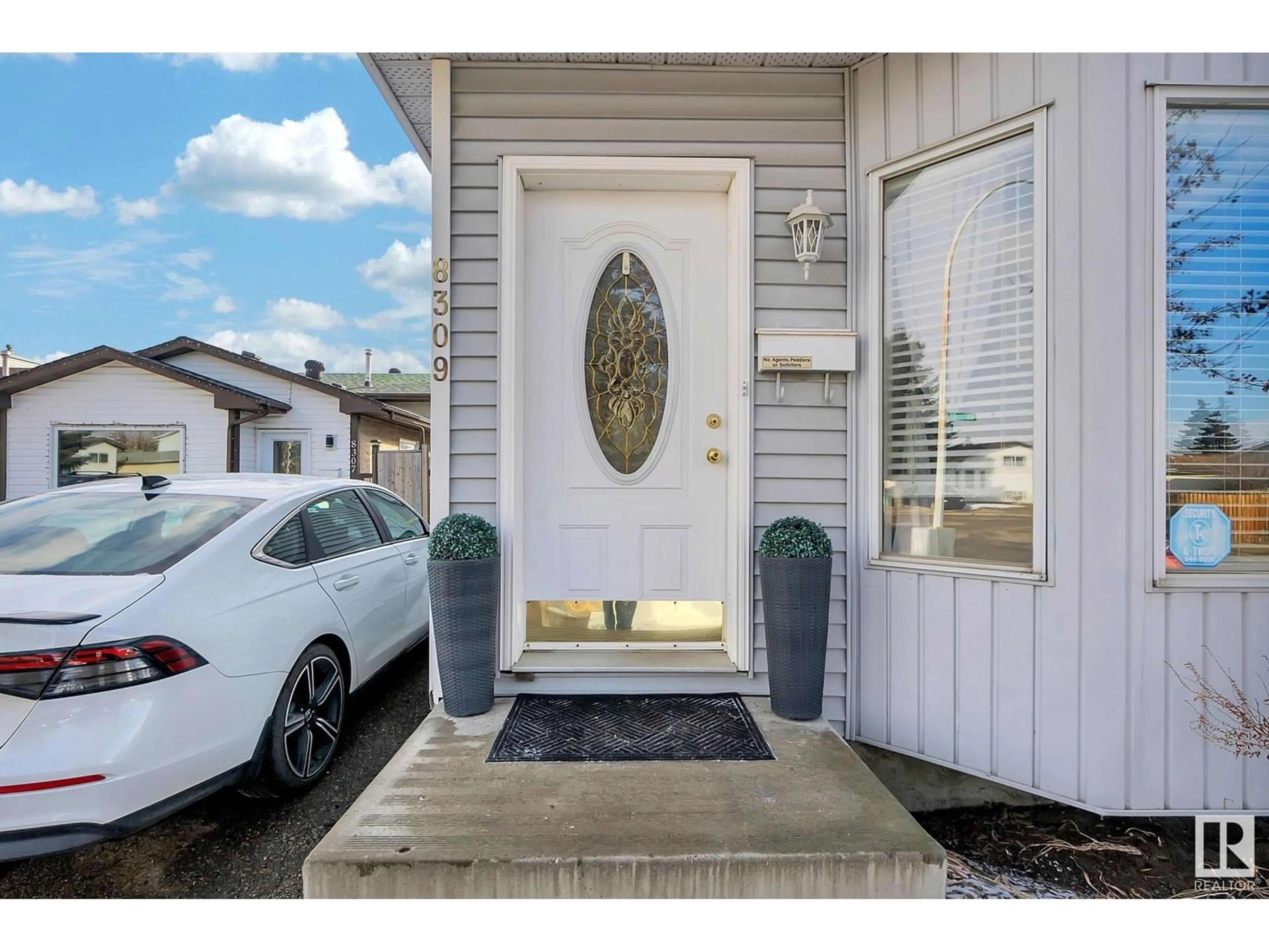 Indoor entryway for 8309 156 AV NW, Edmonton Alberta T5Z2R3