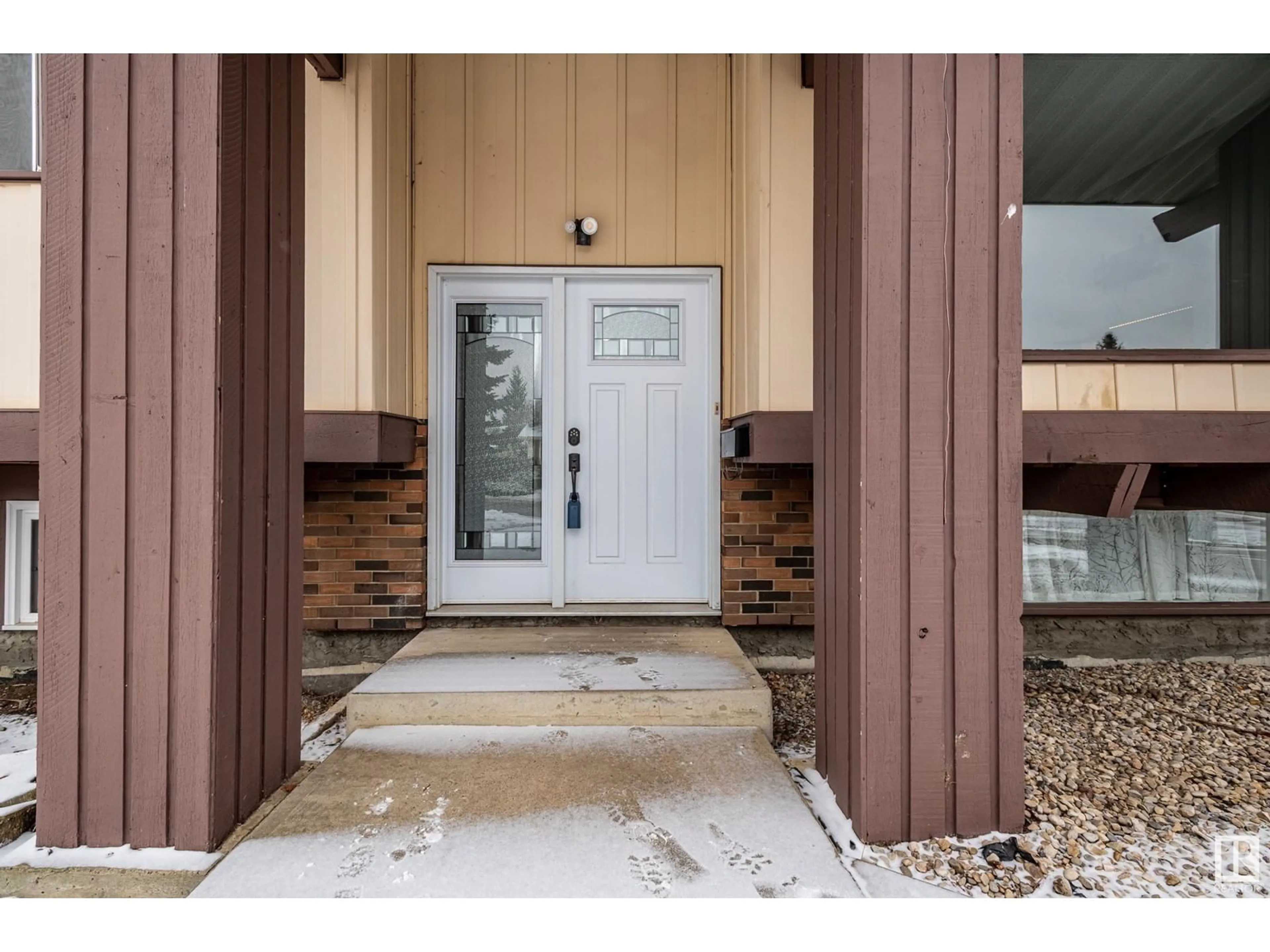 Indoor entryway for 116 HARRISON DR NW, Edmonton Alberta T5A2R4