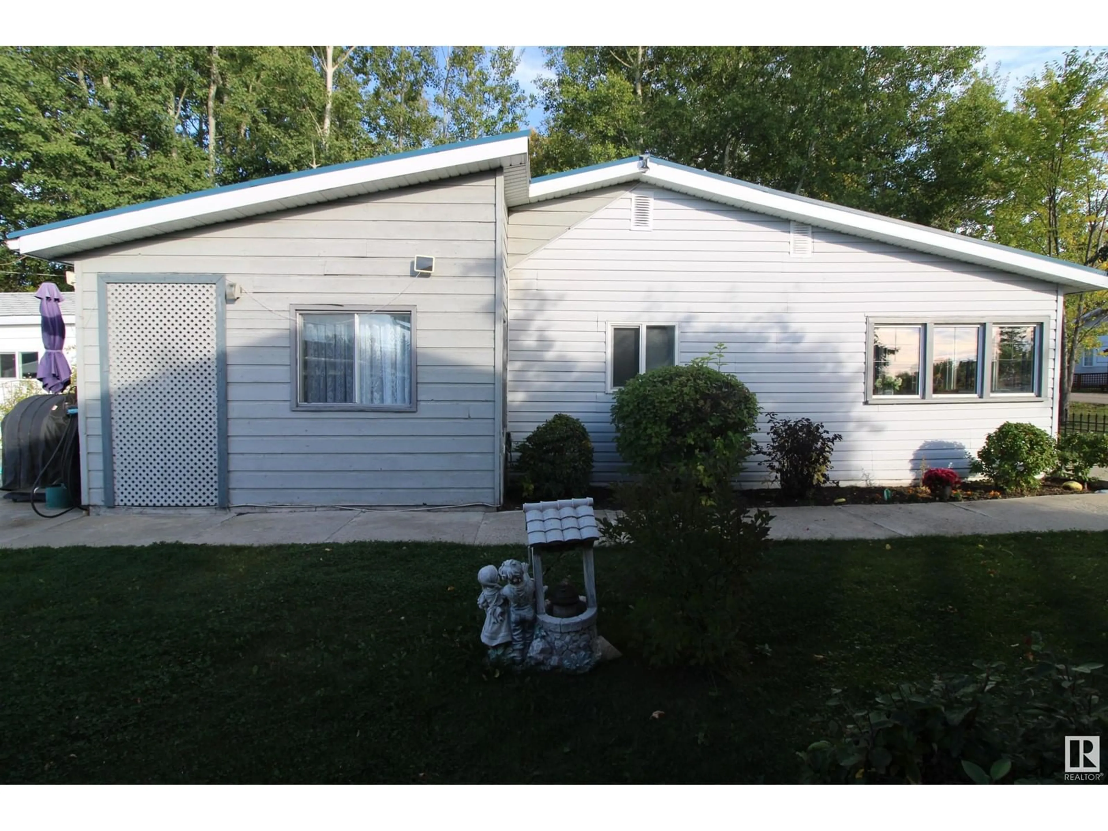 Home with vinyl exterior material, unknown for 4723 45 ST, Rural Lac Ste. Anne County Alberta T0E0A0