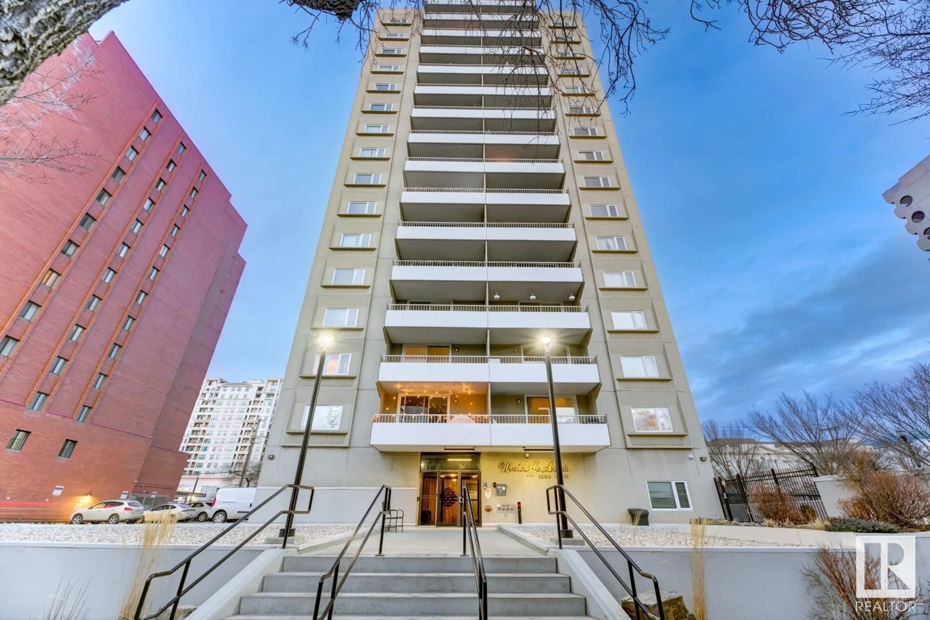 Indoor foyer for #204 9909 110 ST NW, Edmonton Alberta T5K2E5