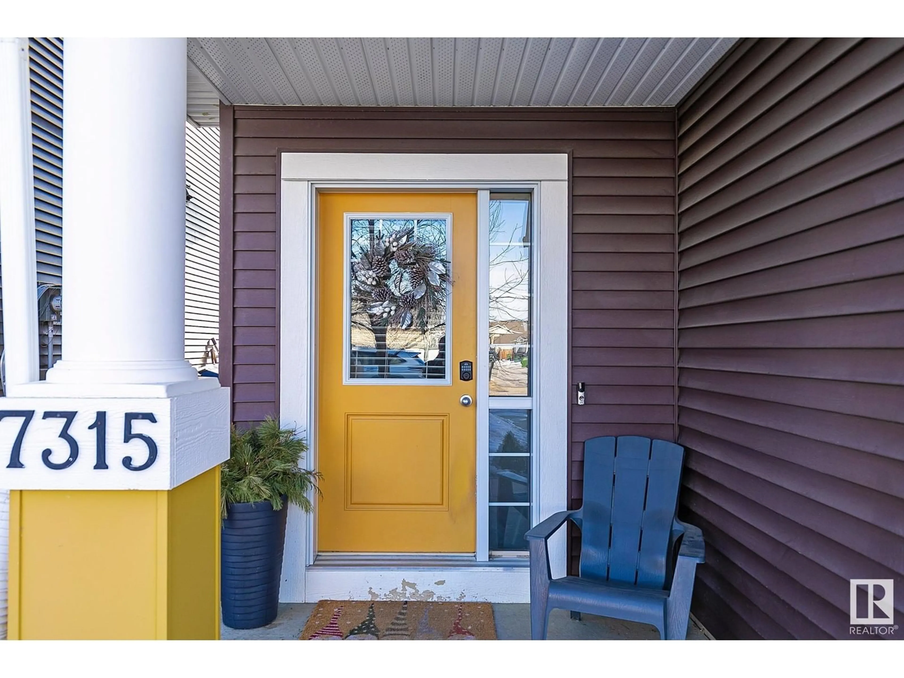 Indoor entryway for 7315 24 AV SW, Edmonton Alberta T6X0V5