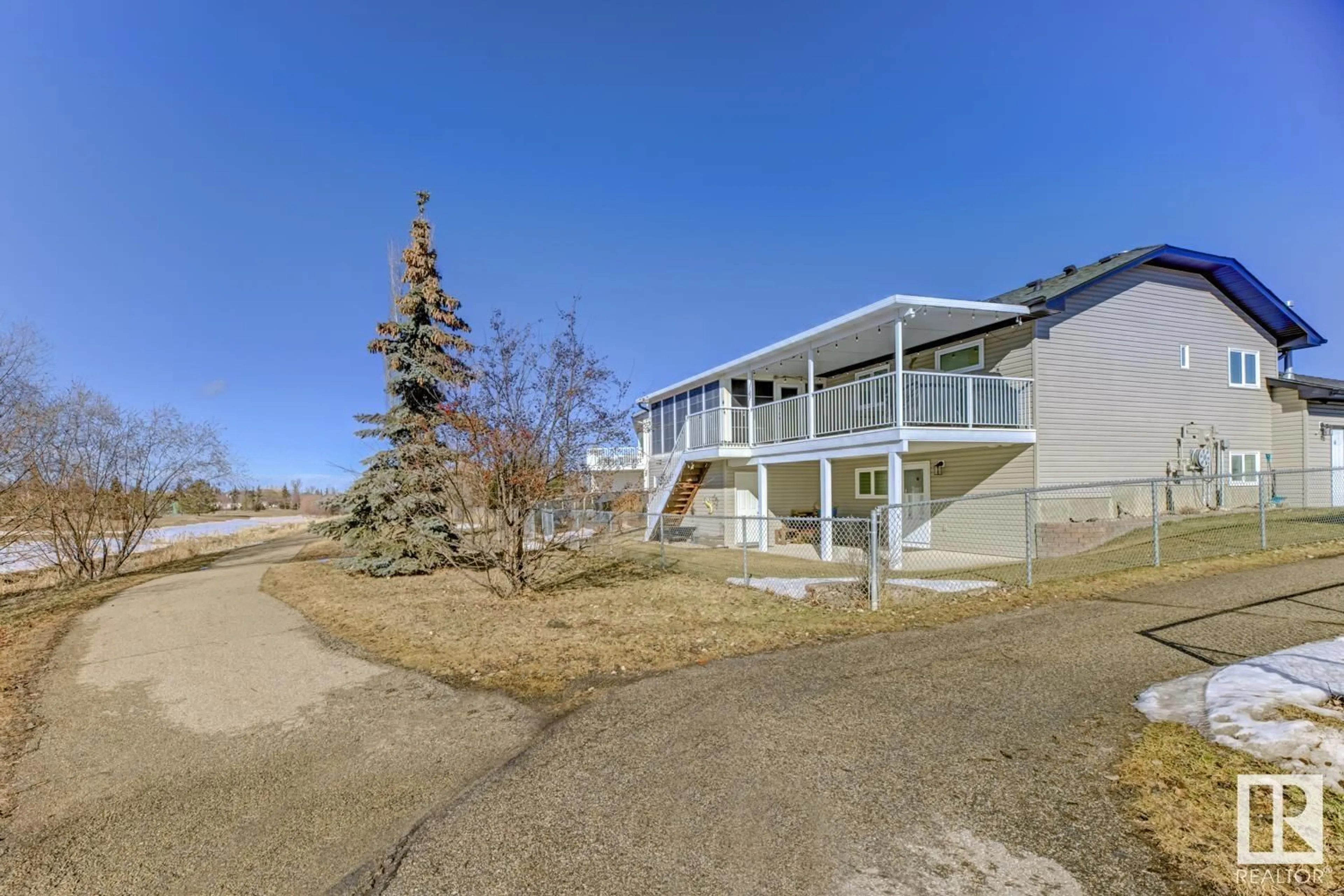 A pic from outside/outdoor area/front of a property/back of a property/a pic from drone, unknown for 35 HALDEN CR, Spruce Grove Alberta T7X2V6