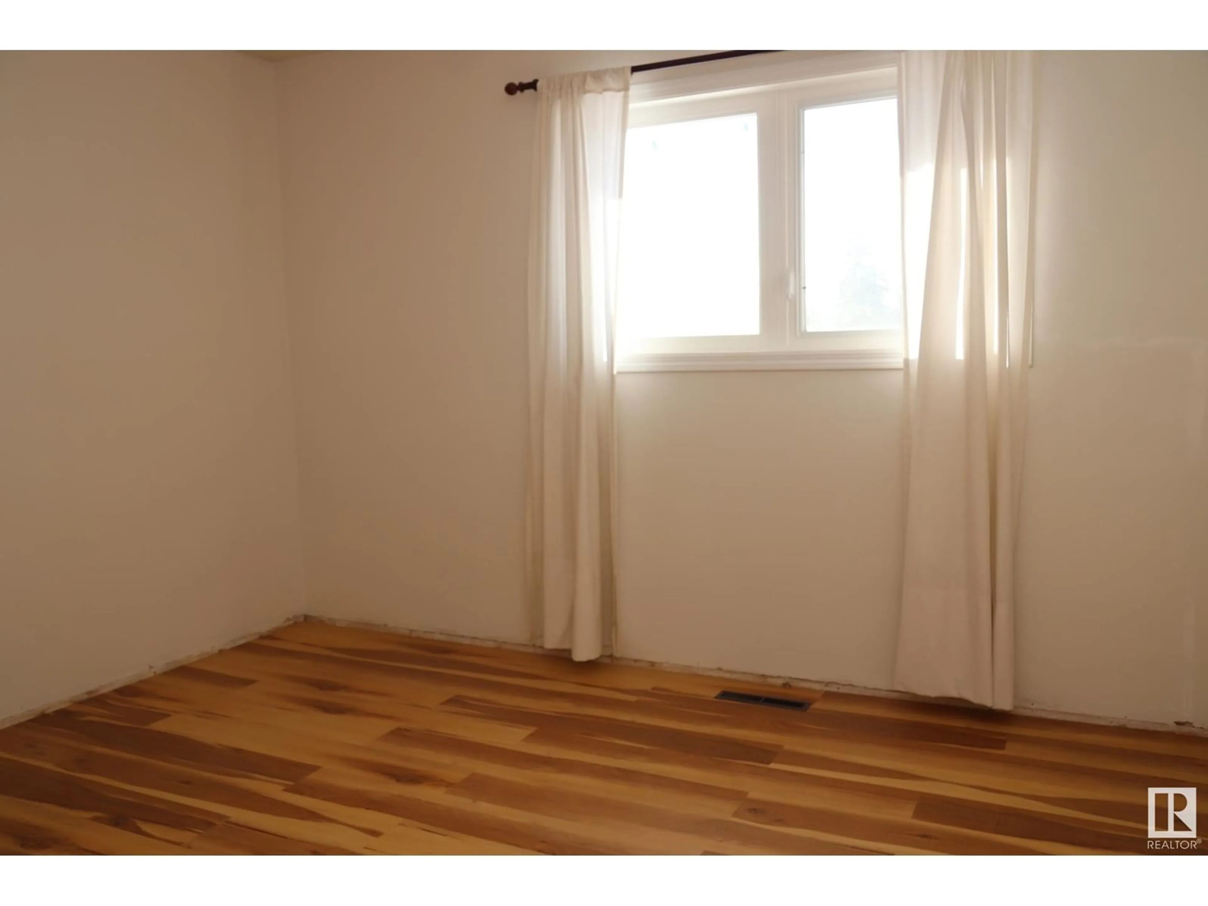 A pic of a room for 8908 129B AV NW NW, Edmonton Alberta T5E0P2