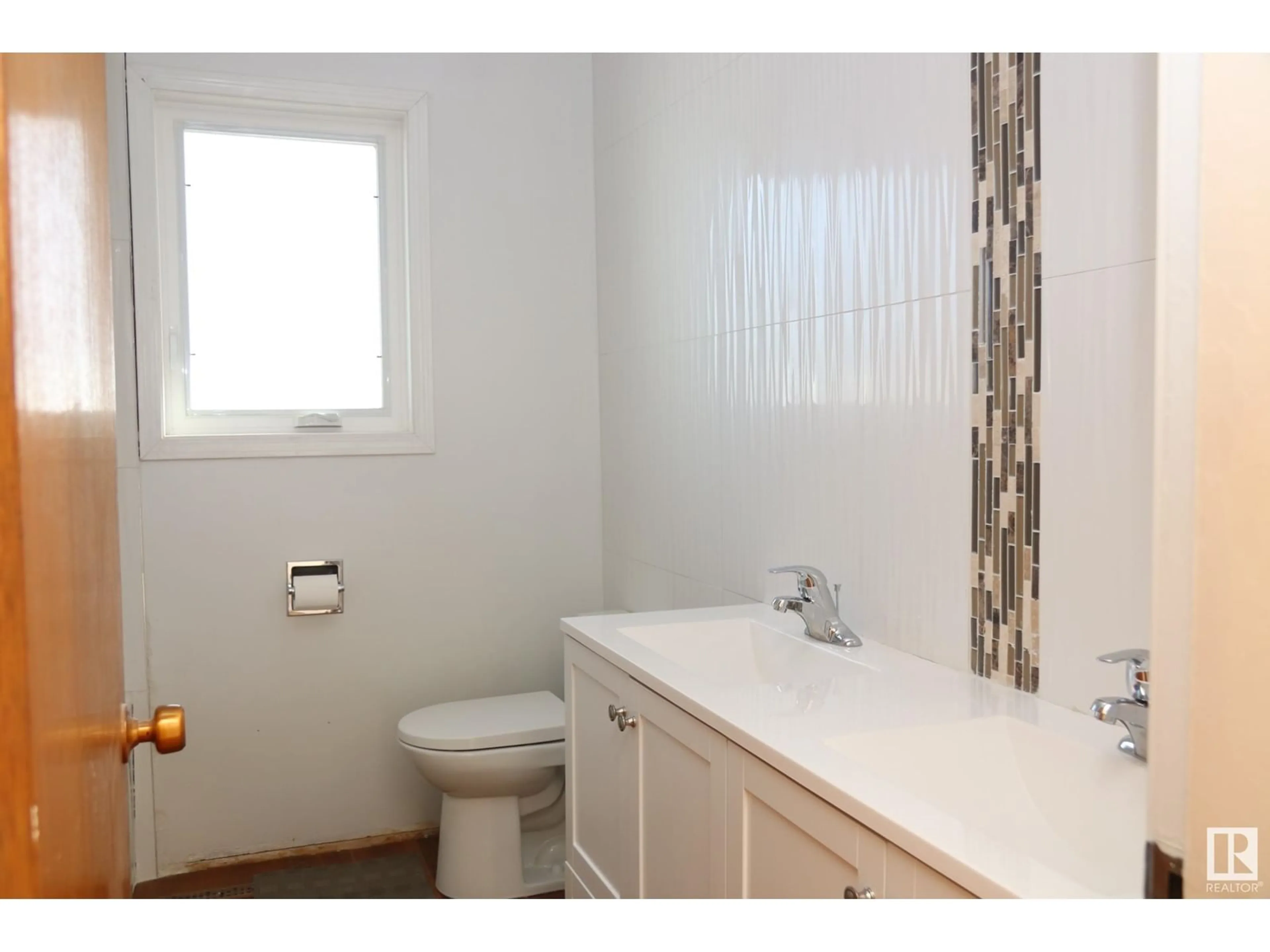 Standard bathroom, ceramic/tile floor for 8908 129B AV NW NW, Edmonton Alberta T5E0P2