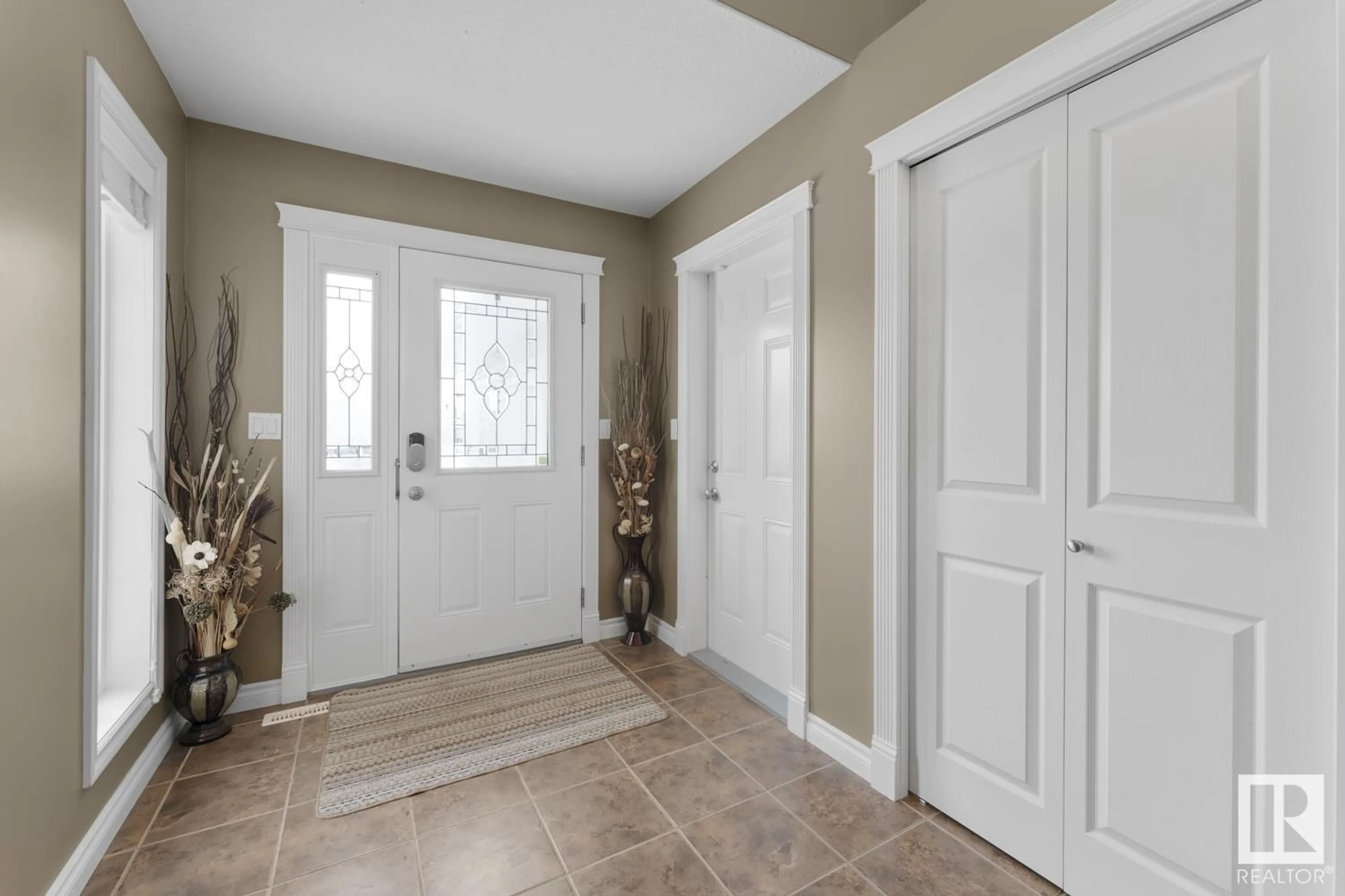 Indoor entryway for 4807 64 AV, Cold Lake Alberta T9M0A1