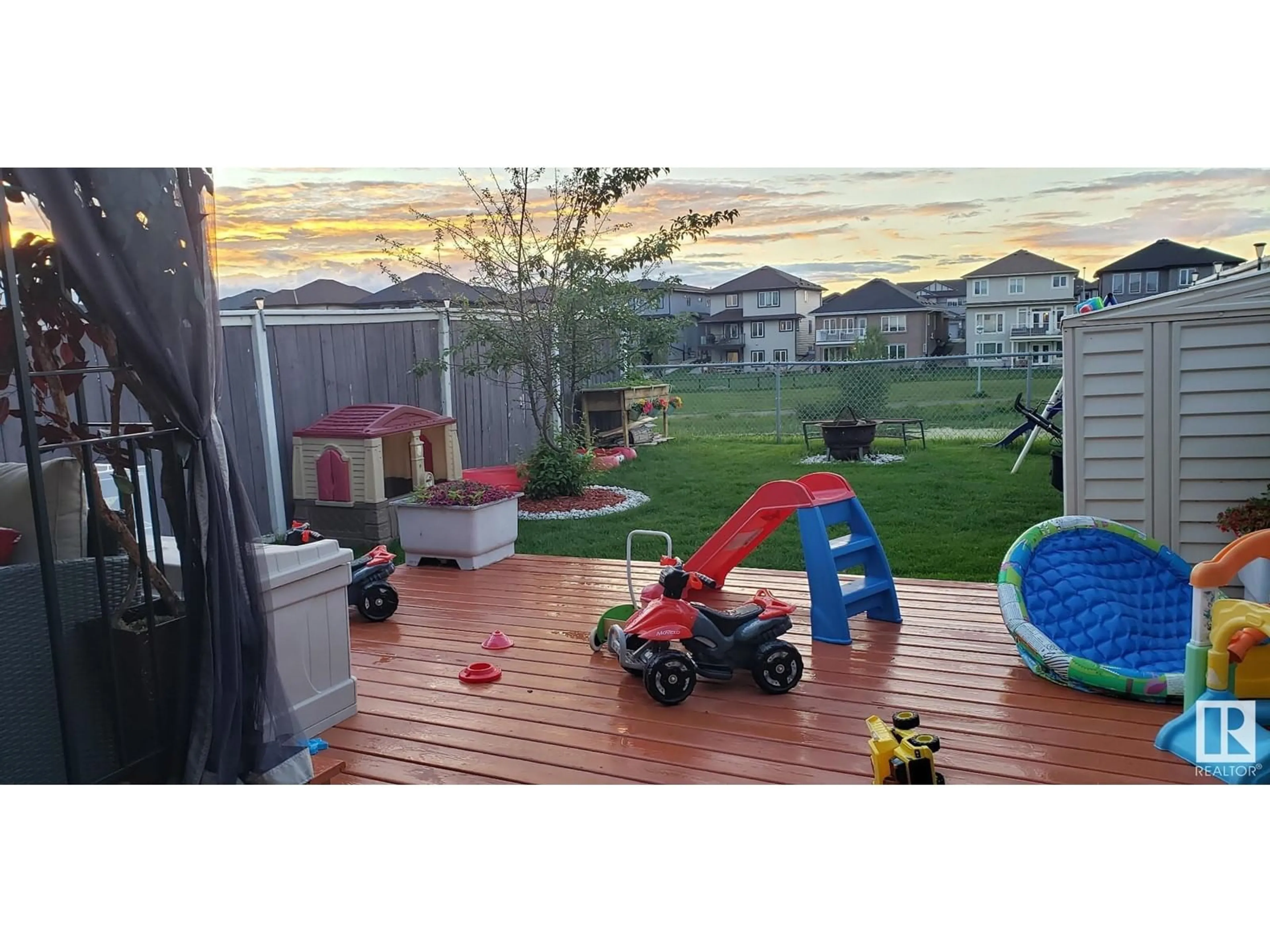 A pic from outside/outdoor area/front of a property/back of a property/a pic from drone, mountain view for 13026 162A AV NW, Edmonton Alberta T6V1V5