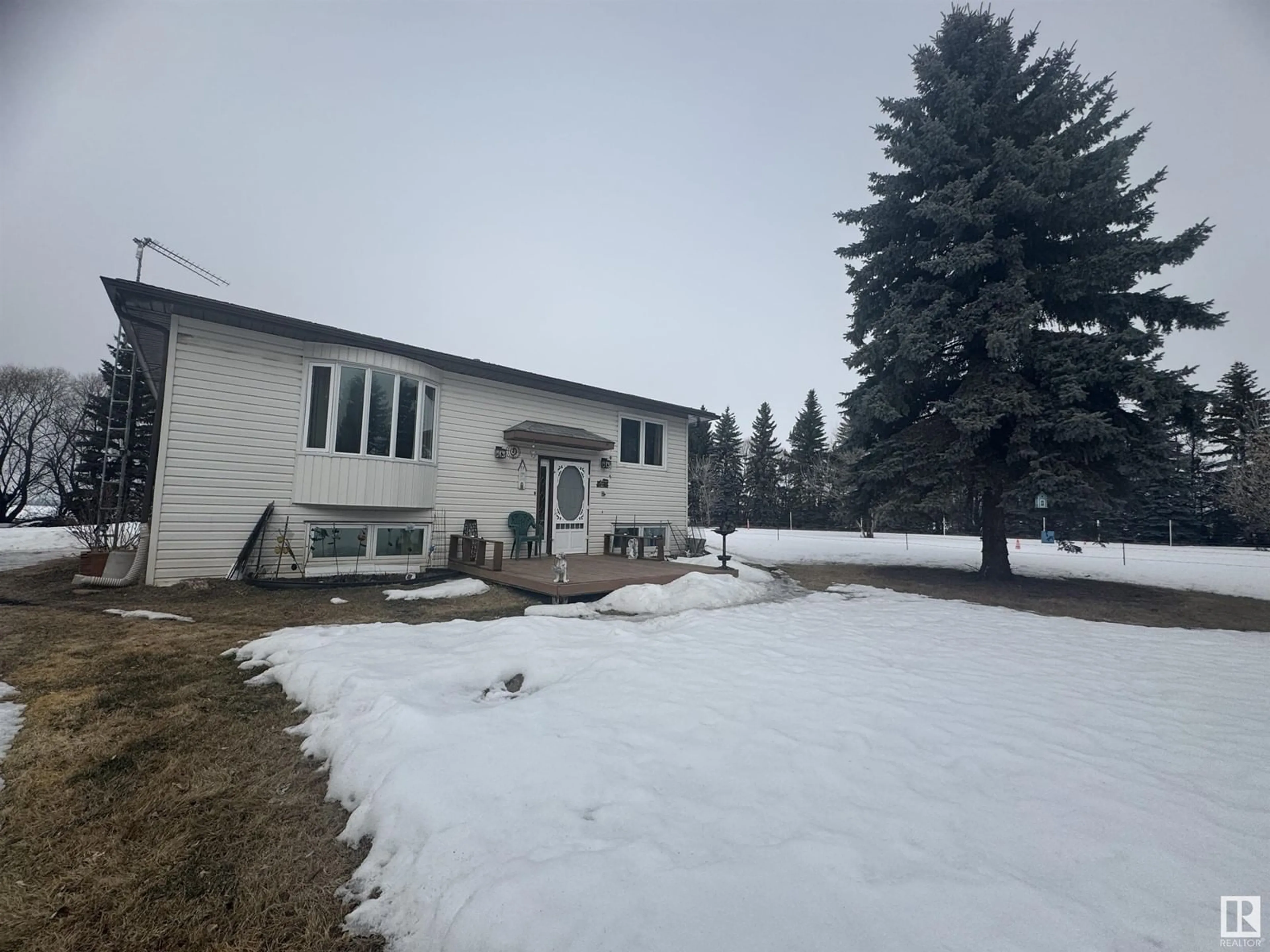 A pic from outside/outdoor area/front of a property/back of a property/a pic from drone, unknown for 61504 RR 261, Rural Westlock County Alberta T7P2N9