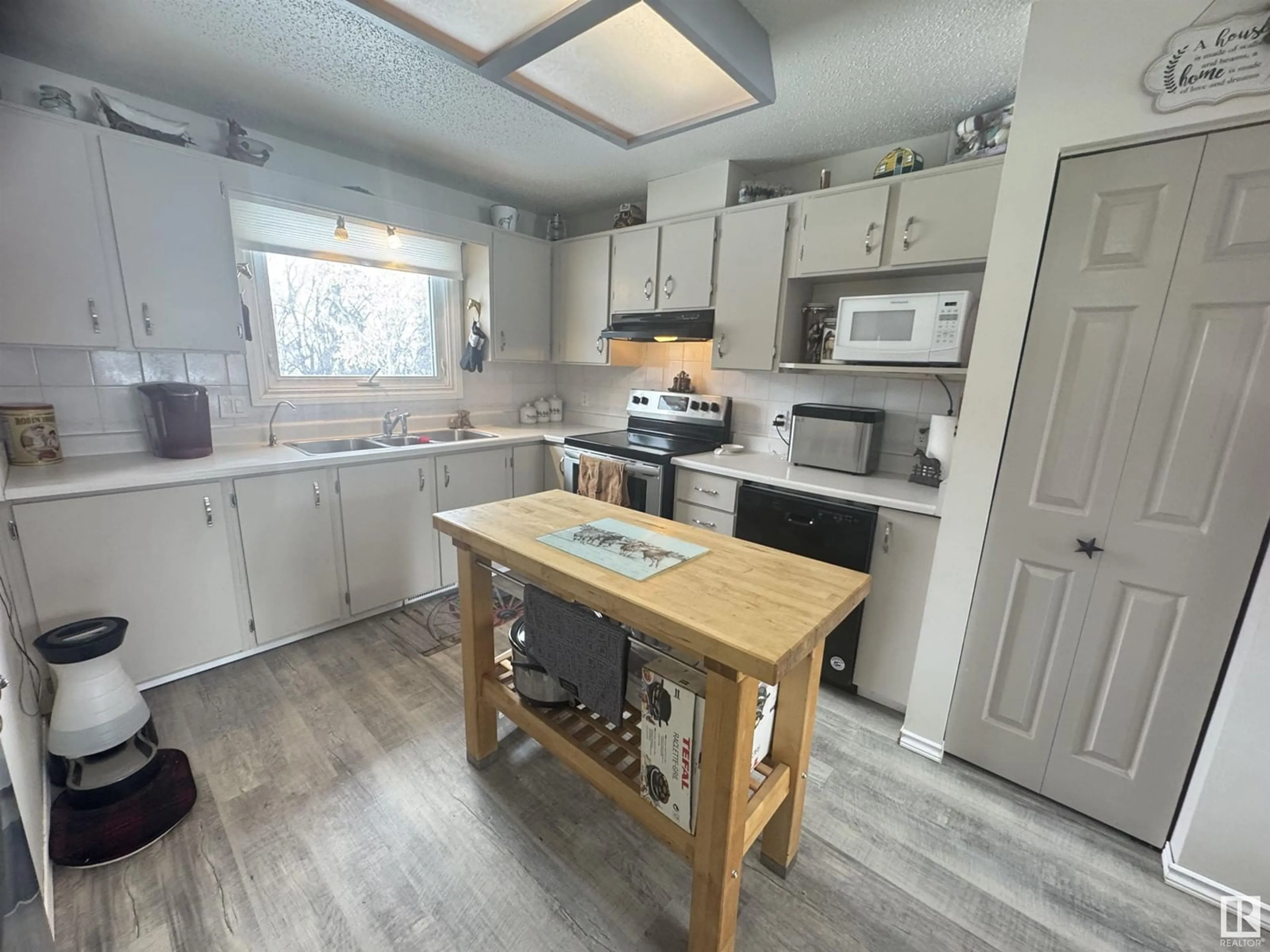 Open concept kitchen, unknown for 61504 RR 261, Rural Westlock County Alberta T7P2N9