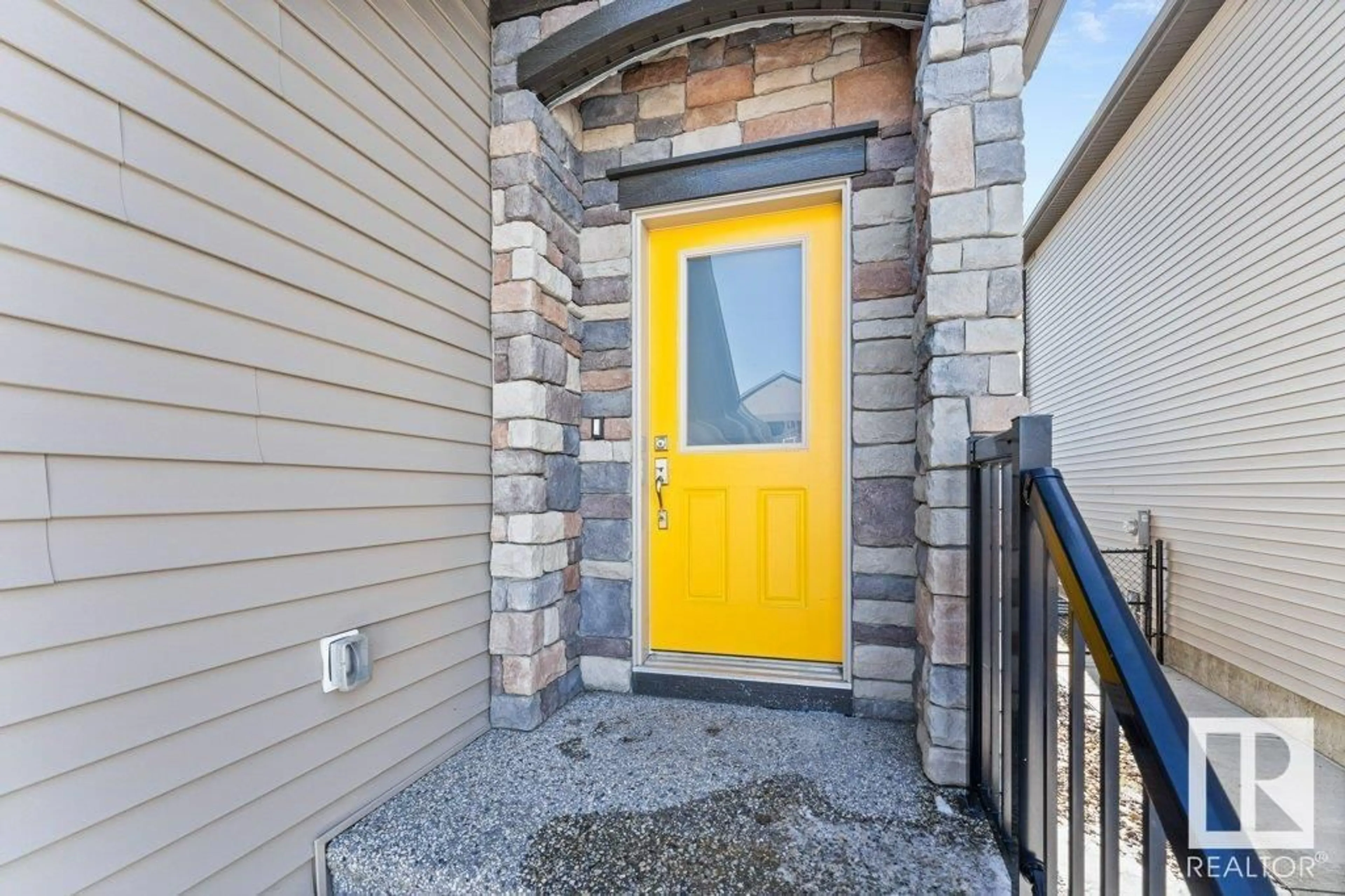 Indoor entryway for 13 GILMORE WY, Spruce Grove Alberta T7X0M3