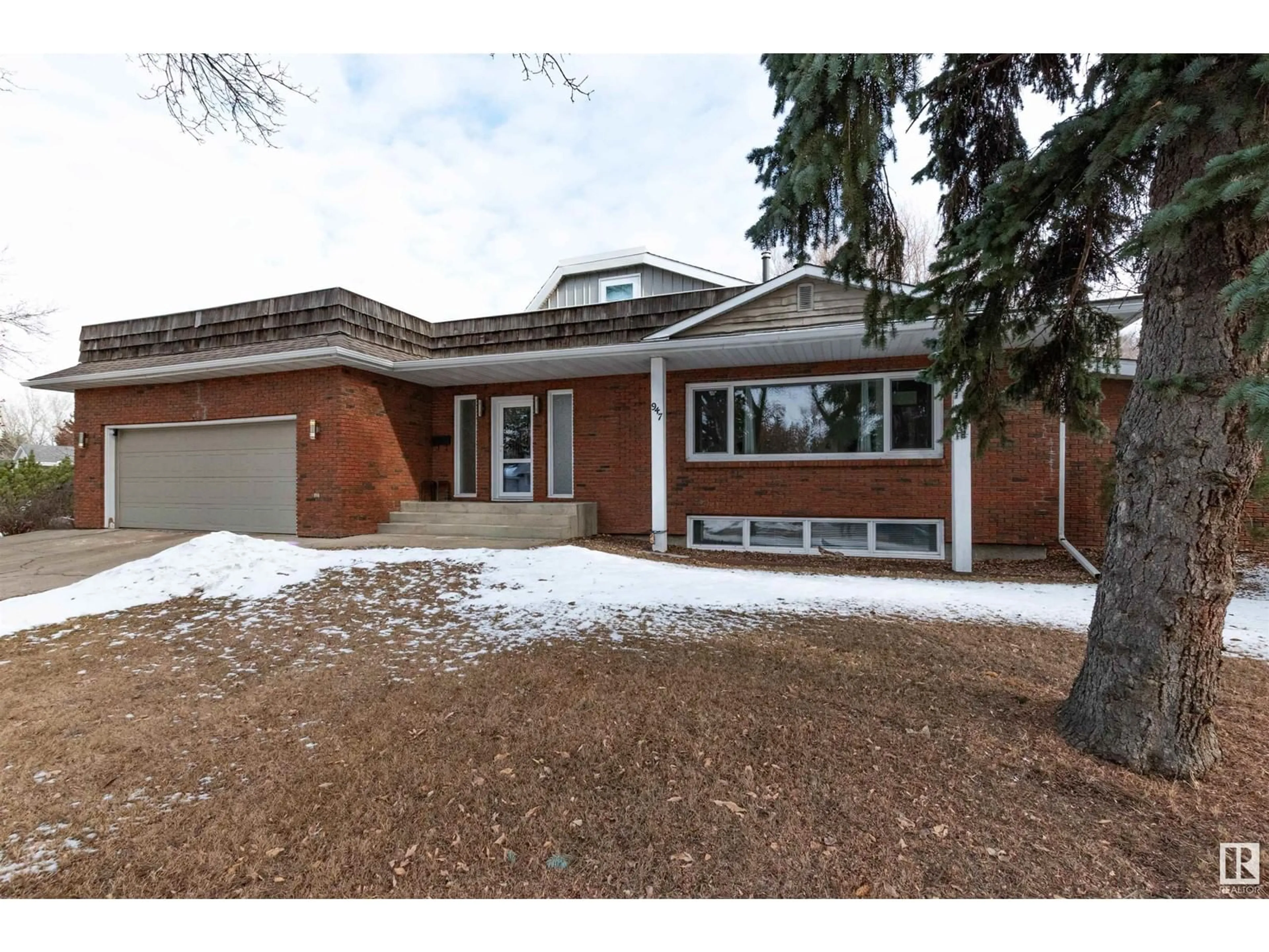 Home with brick exterior material, street for 947 JUNIPER AV, Sherwood Park Alberta T8A2C9