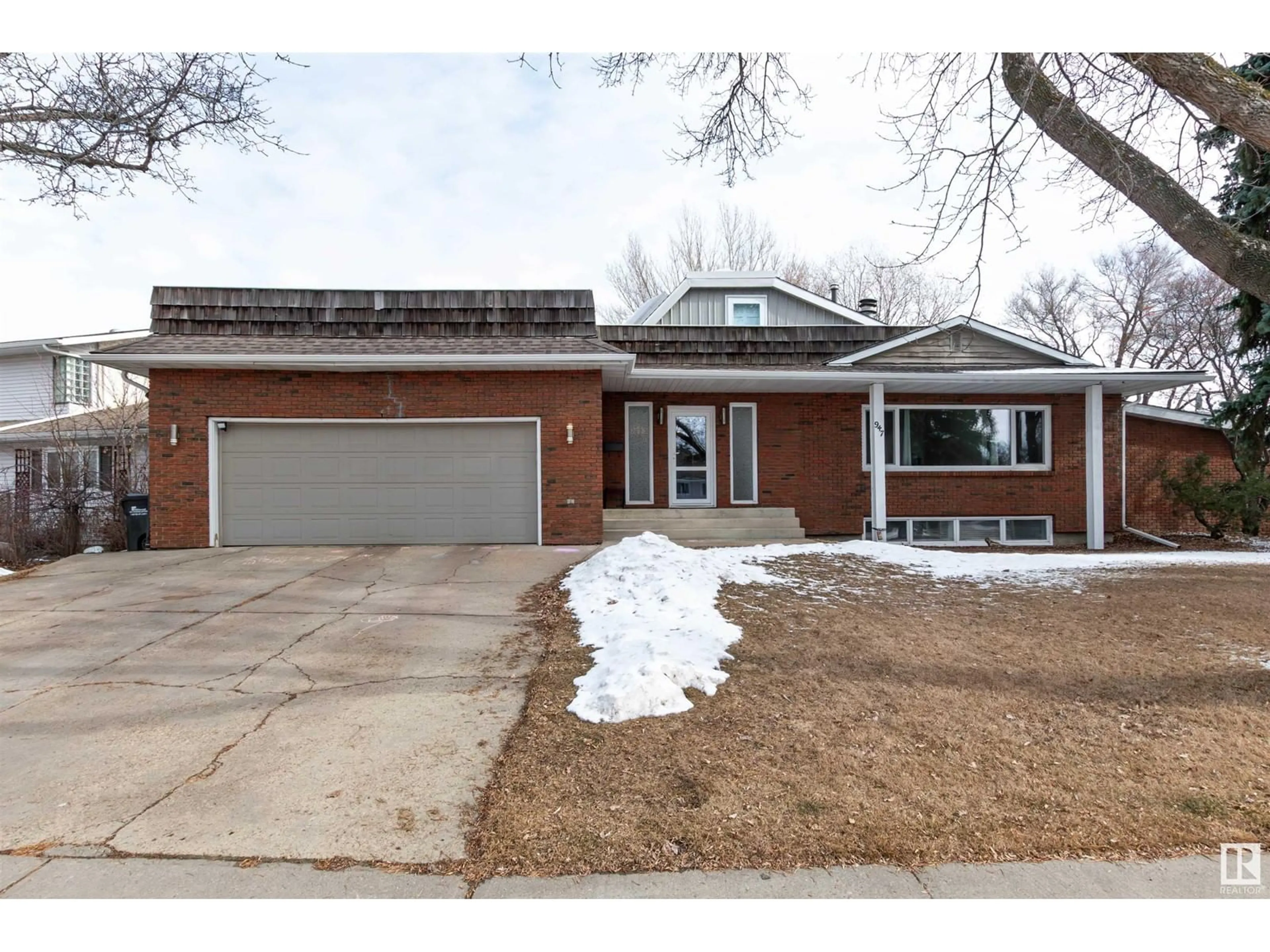 Home with brick exterior material, street for 947 JUNIPER AV, Sherwood Park Alberta T8A2C9