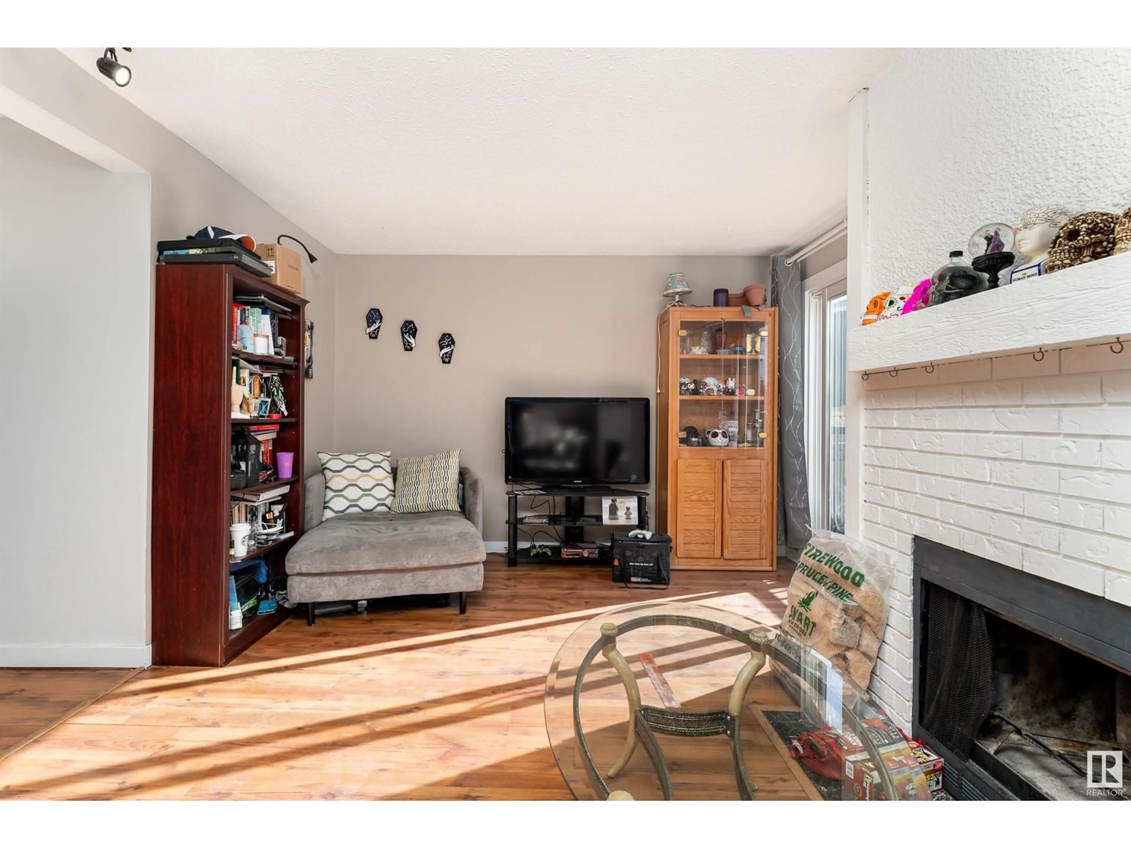 Living room with furniture, wood/laminate floor for 473 DUNLUCE RD NW, Edmonton Alberta T5X2L9