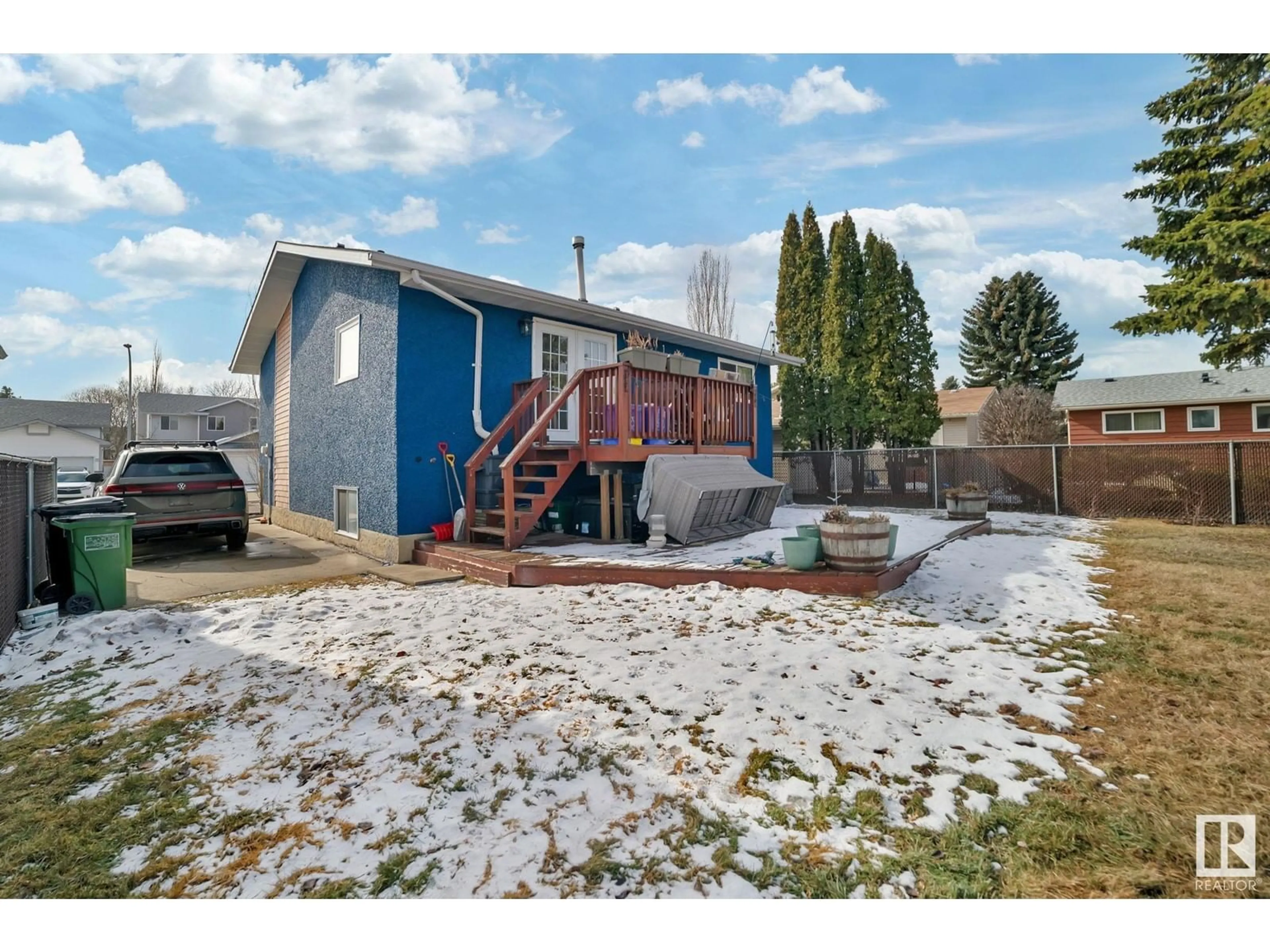 Unknown for 2408 133 AVE NW, Edmonton Alberta T5A4K1