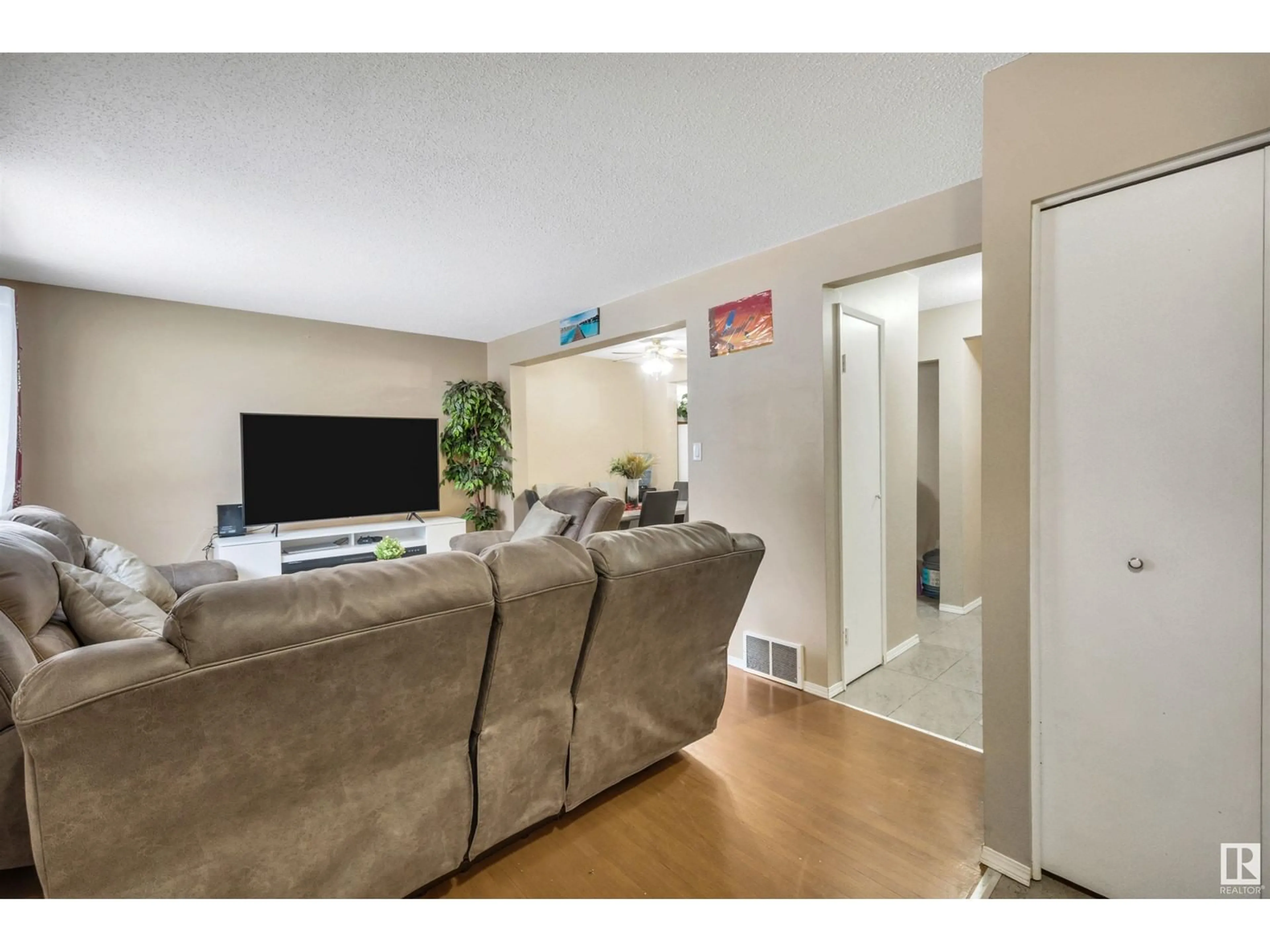 A pic of a room for 347 NORTHGATE TC NW, Edmonton Alberta T5E3E3