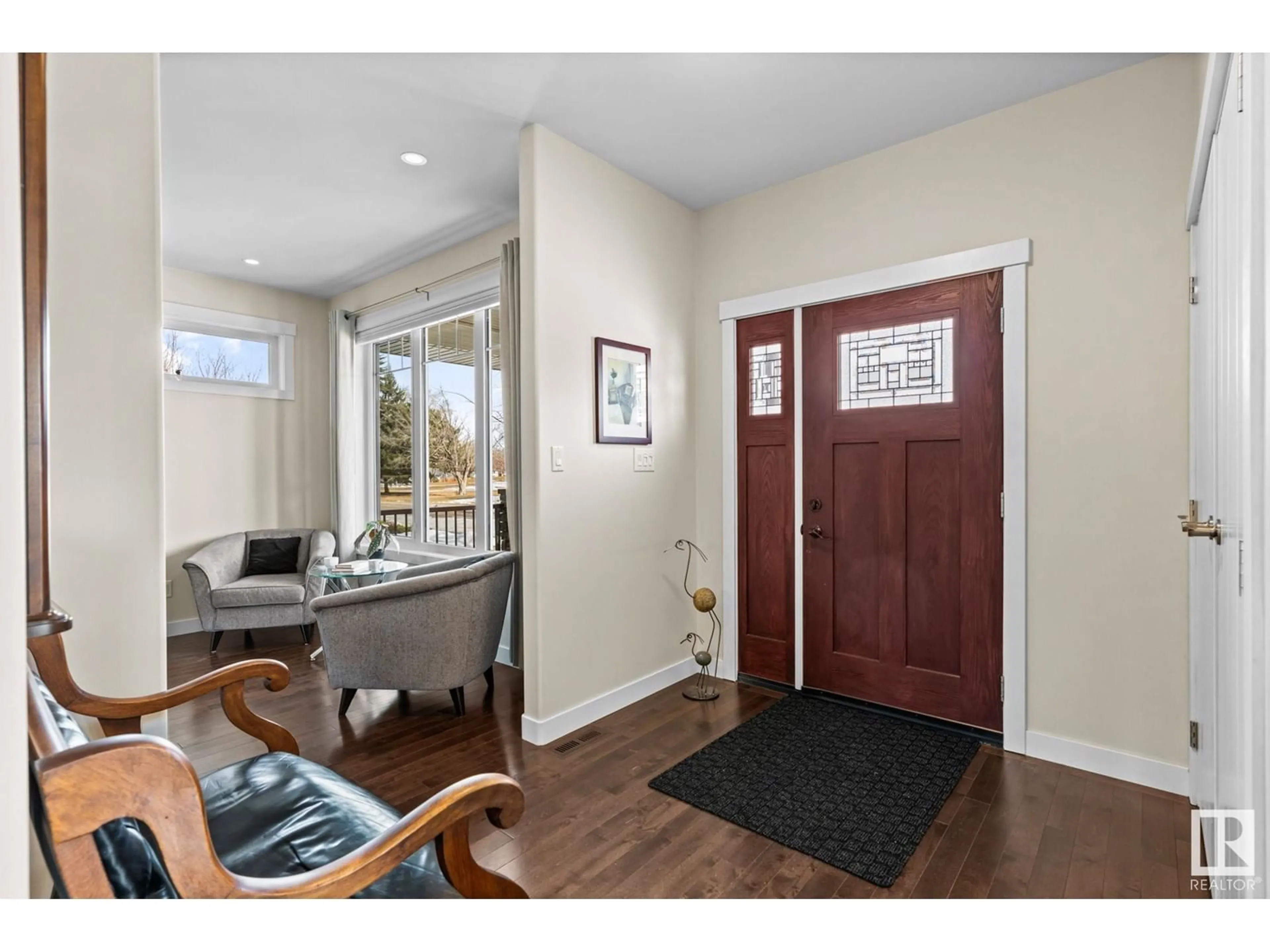 Indoor entryway for 10806 151 ST NW, Edmonton Alberta T5P1V8