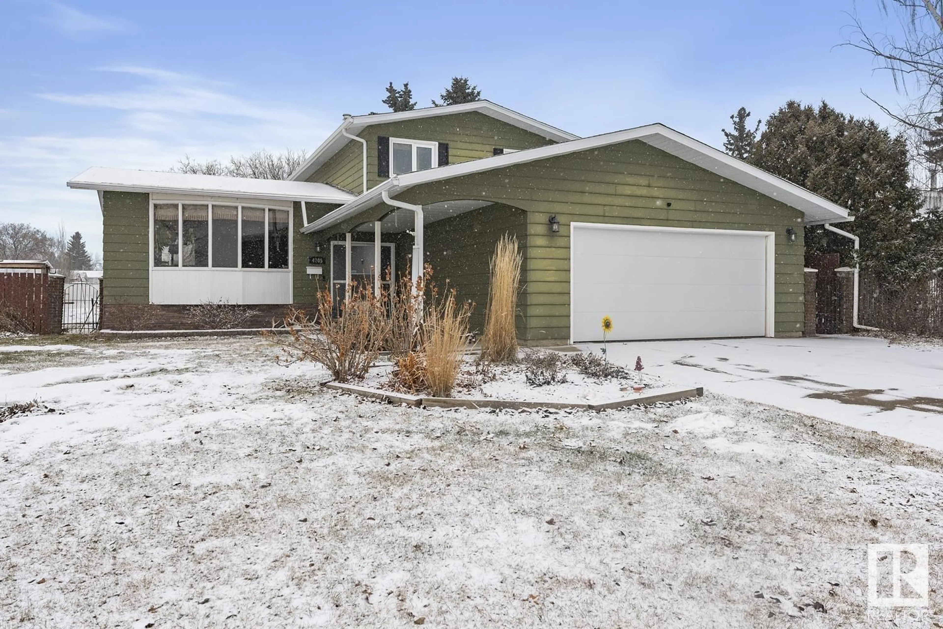 Home with vinyl exterior material, street for 4705 LAKESHORE DR, Bonnyville Town Alberta T9N1P9