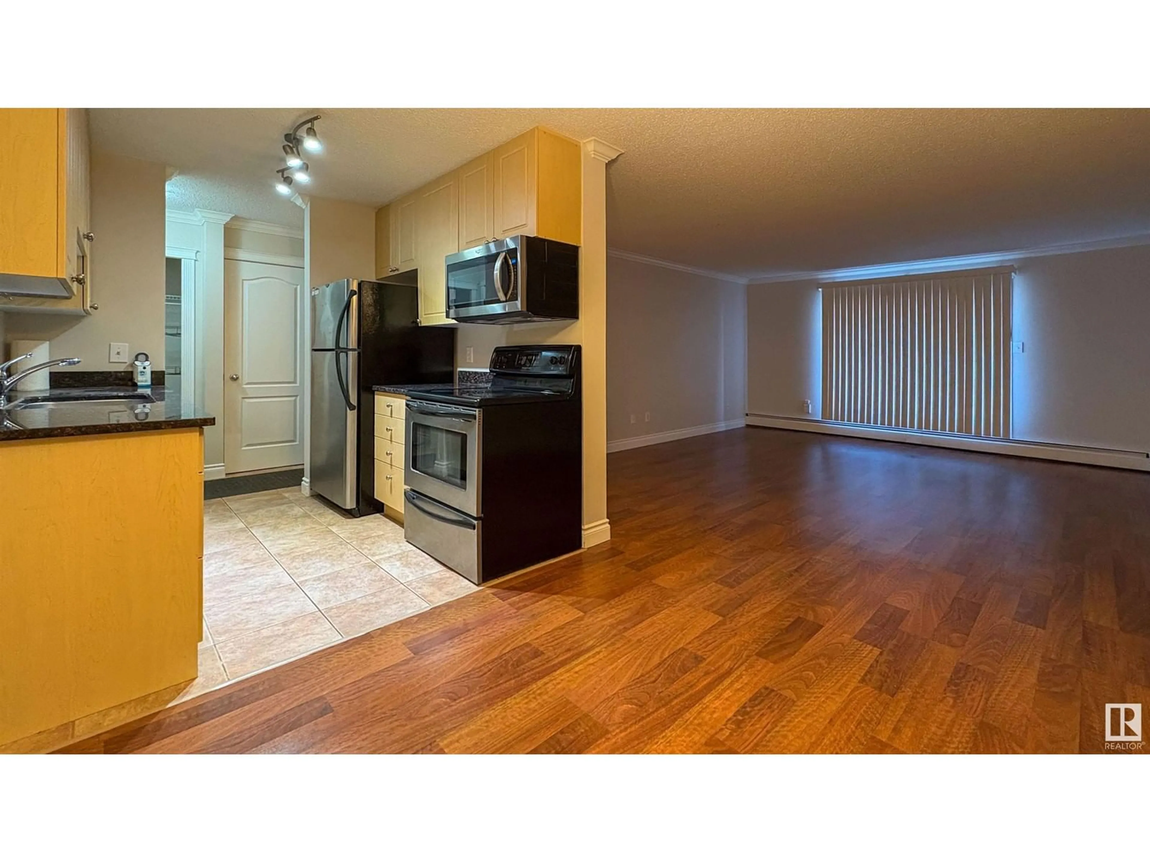 Standard kitchen, wood/laminate floor for #105 10520 80 AV NW, Edmonton Alberta T6E1V3