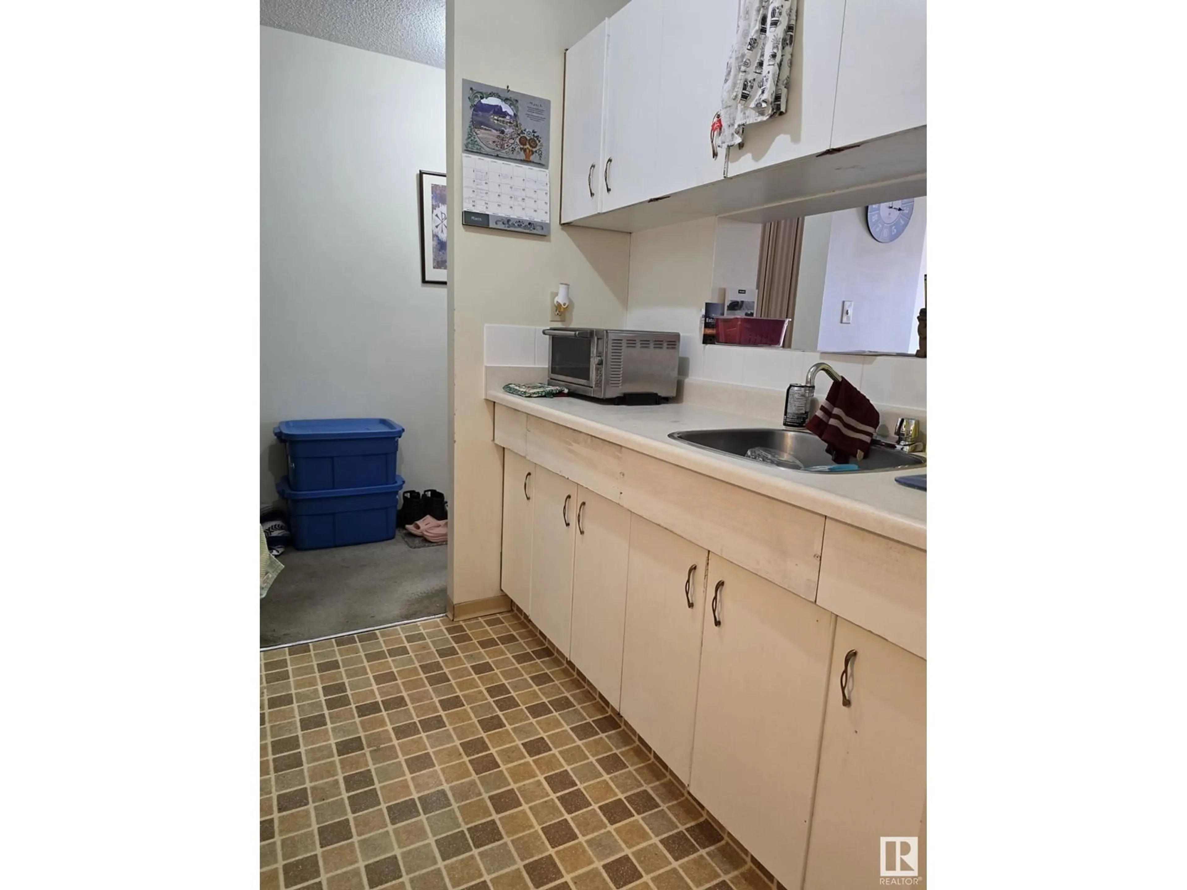 Standard kitchen, unknown for #307 10160 116 ST NW, Edmonton Alberta T5K1V9