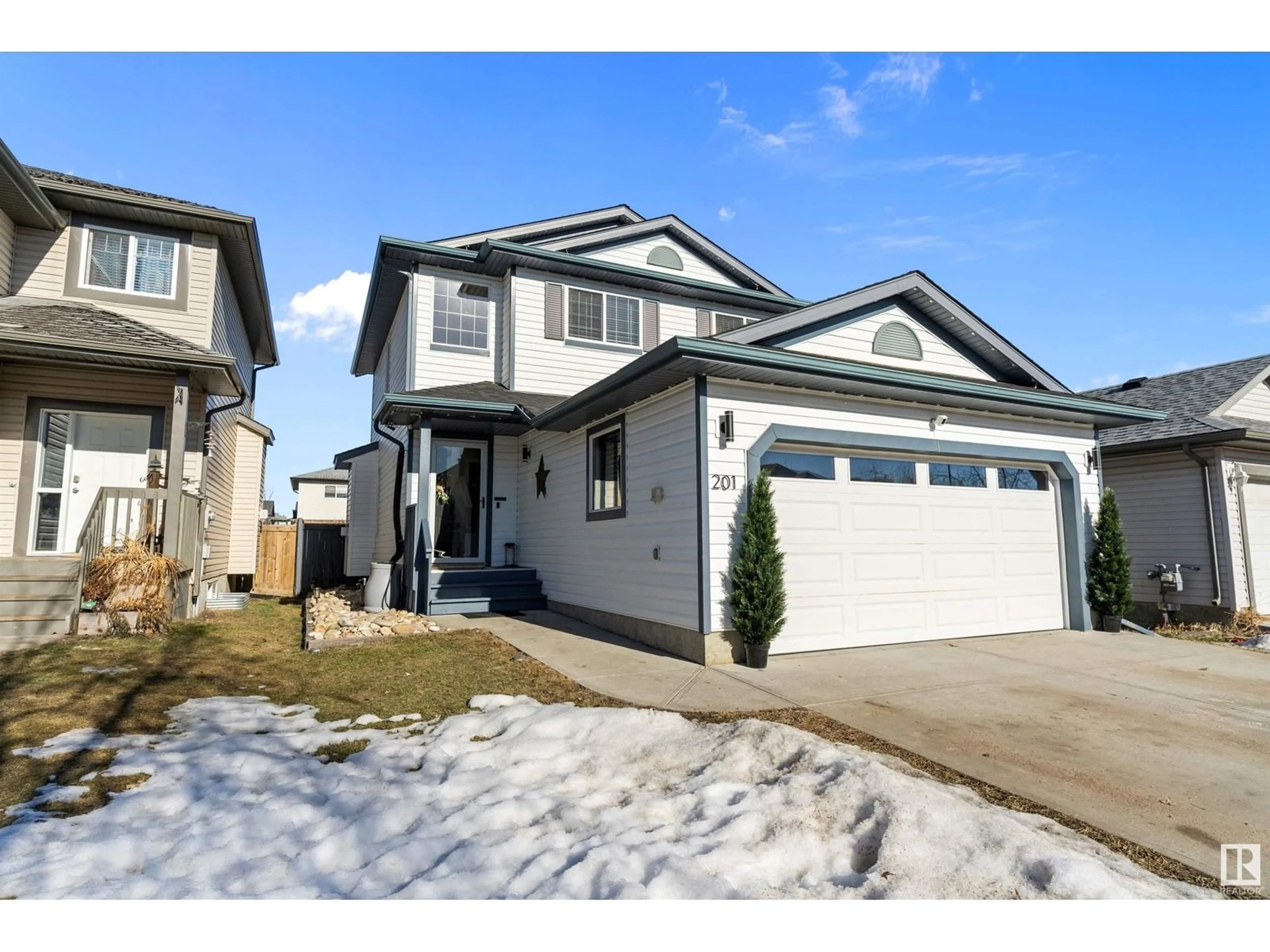 Home with vinyl exterior material, street for 201 WESTWOOD LN, Fort Saskatchewan Alberta T8L4R3