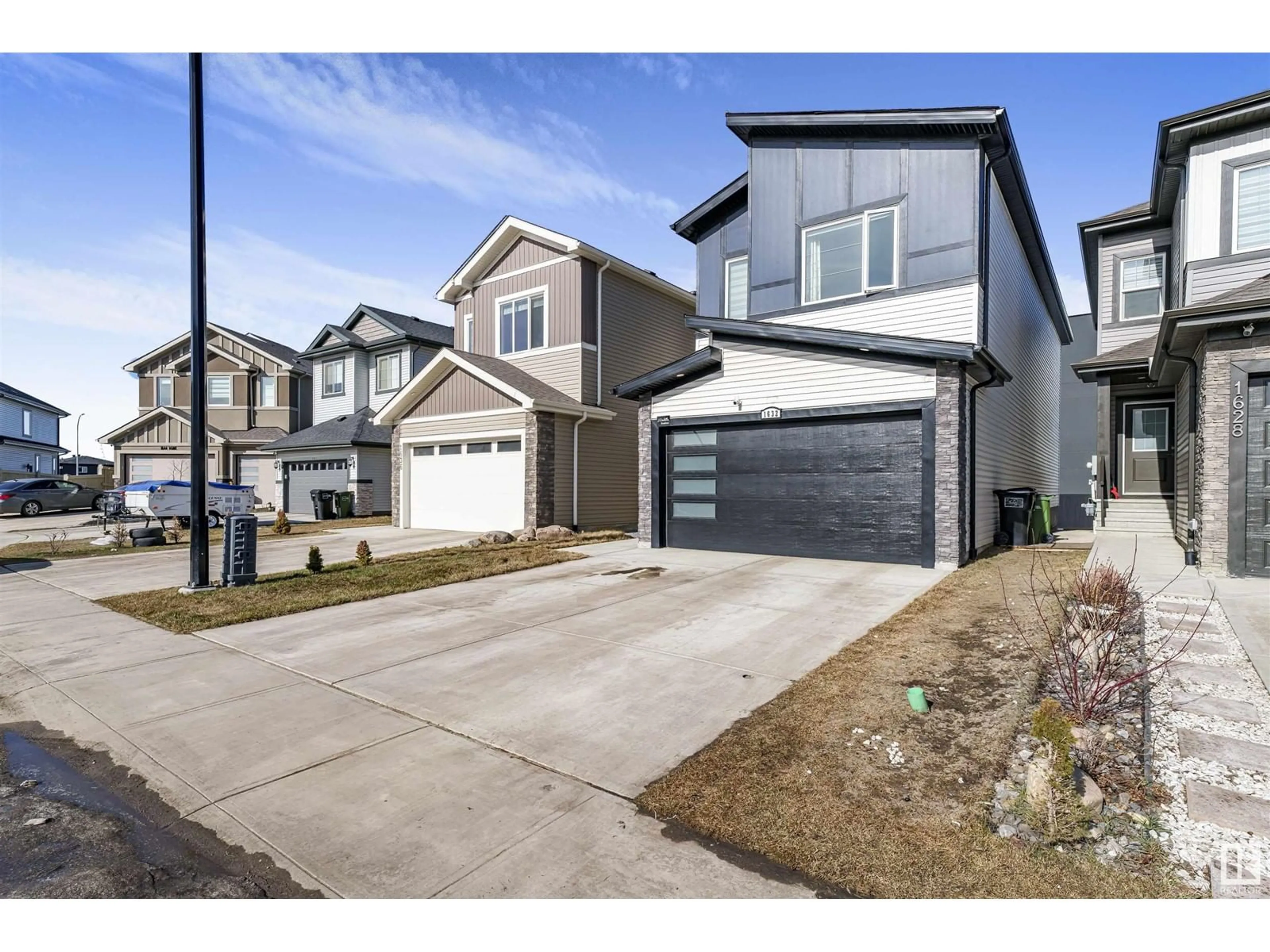 Unknown for 1632 14 AV NW NW, Edmonton Alberta T6T2S4