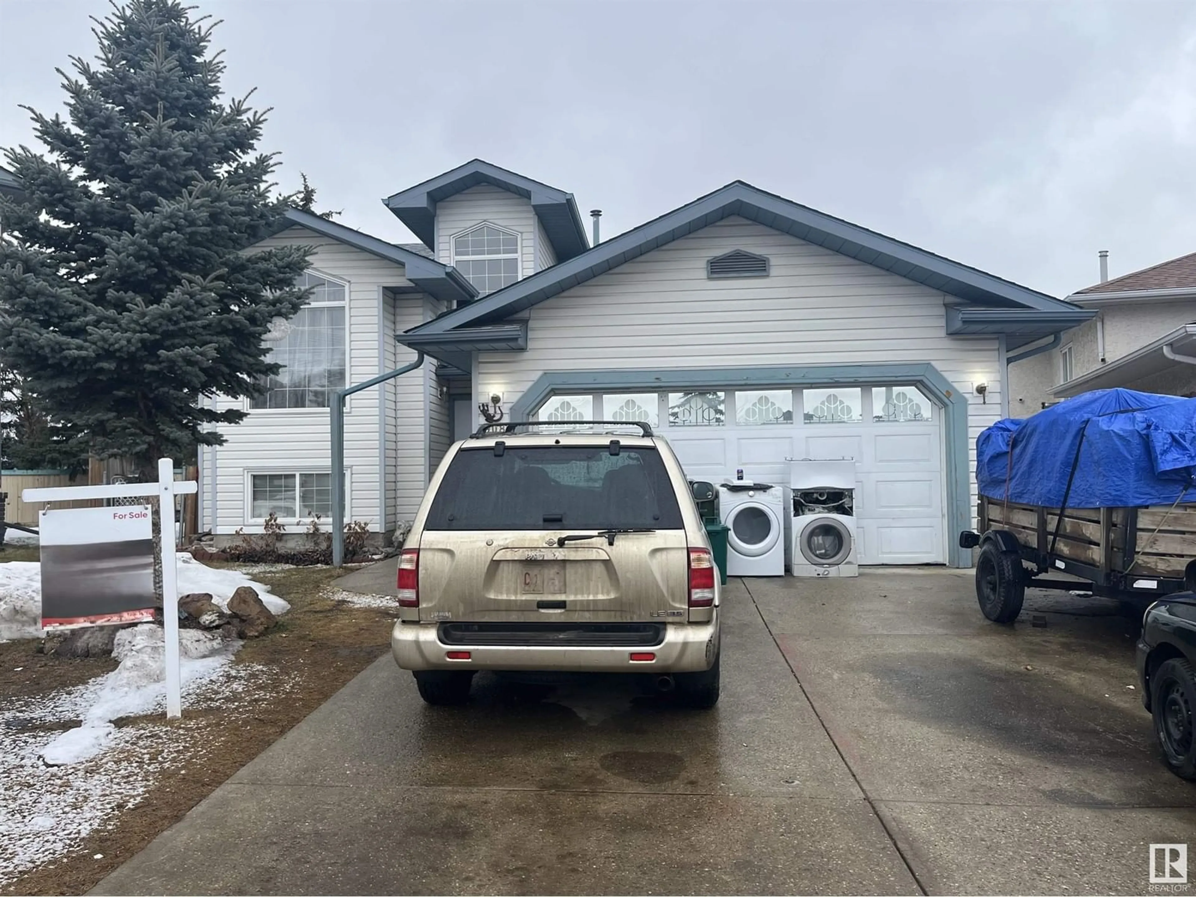 Indoor garage for 908 JORDAN CR NW, Edmonton Alberta T6L6X5