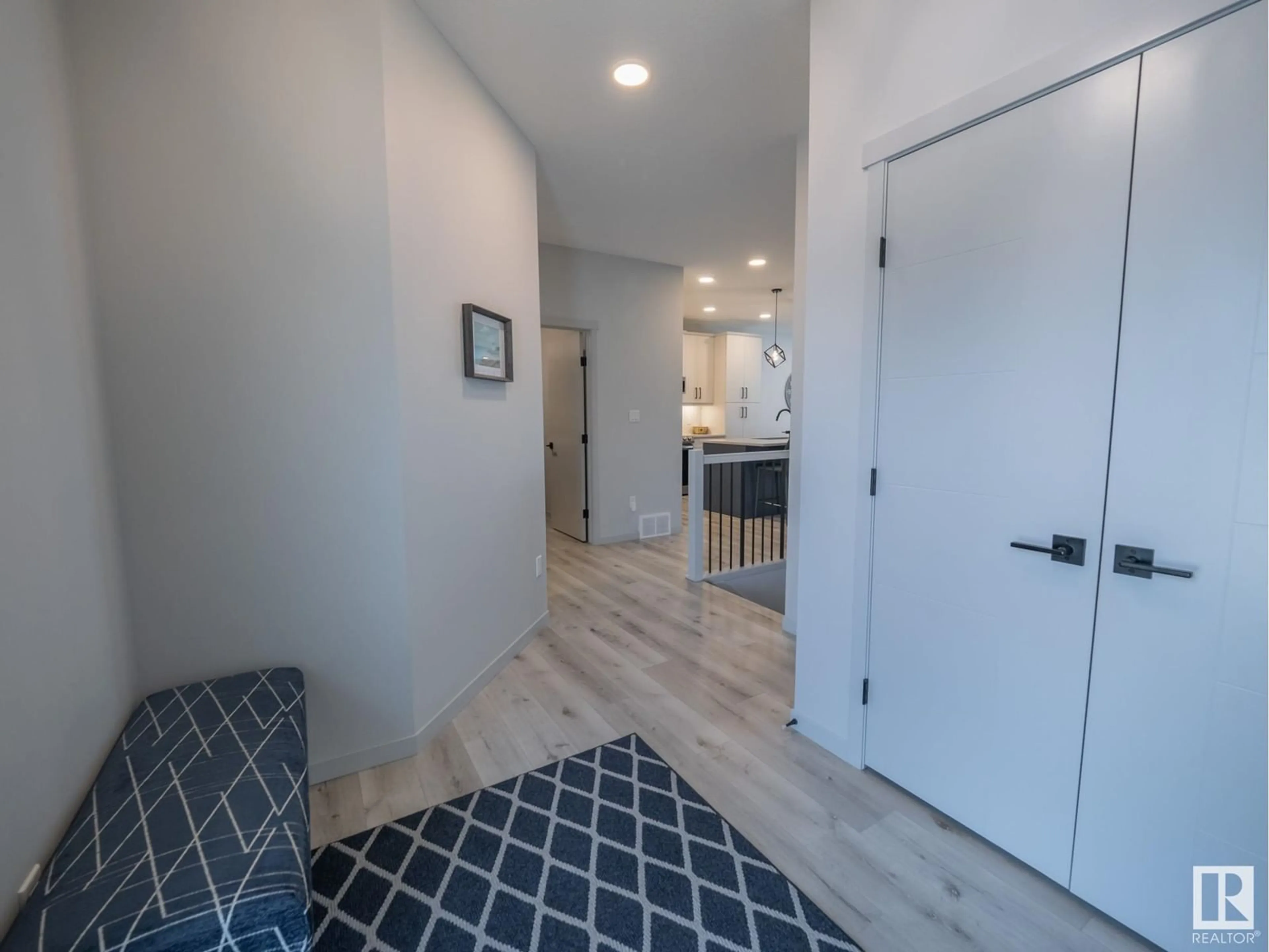 Indoor entryway for 17092 46 ST NW, Edmonton Alberta T5Y4B1