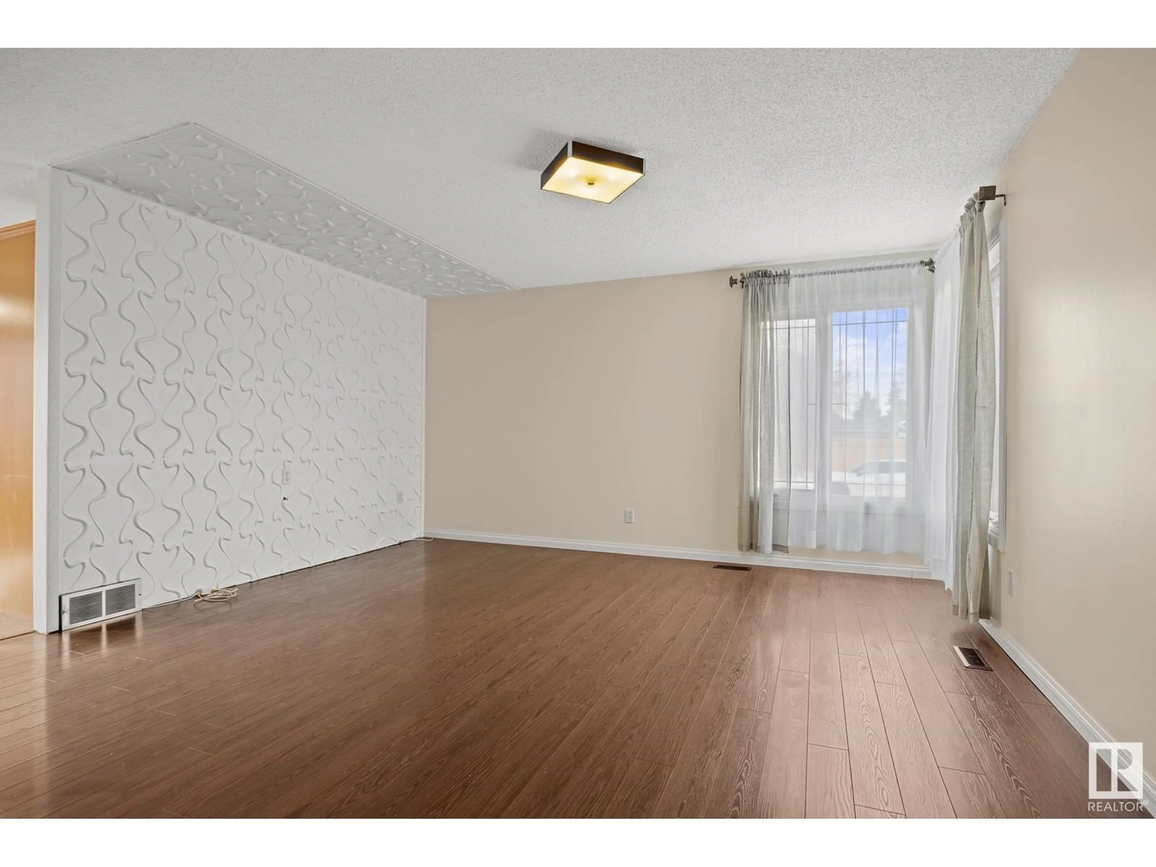 A pic of a room for 16551 113 ST NW, Edmonton Alberta T5C4T2