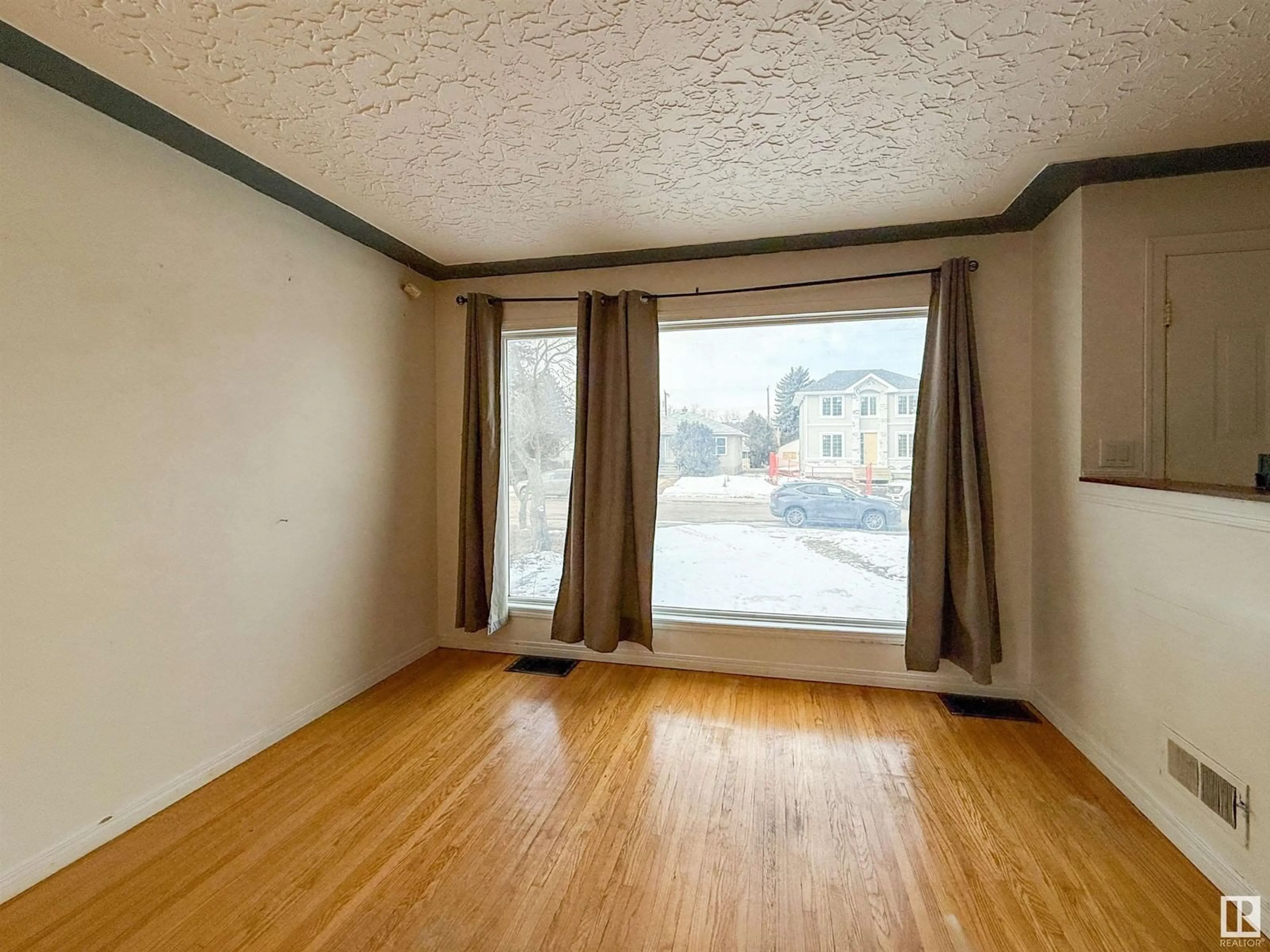 A pic of a room for 11323 131 ST NW, Edmonton Alberta T5M1C5