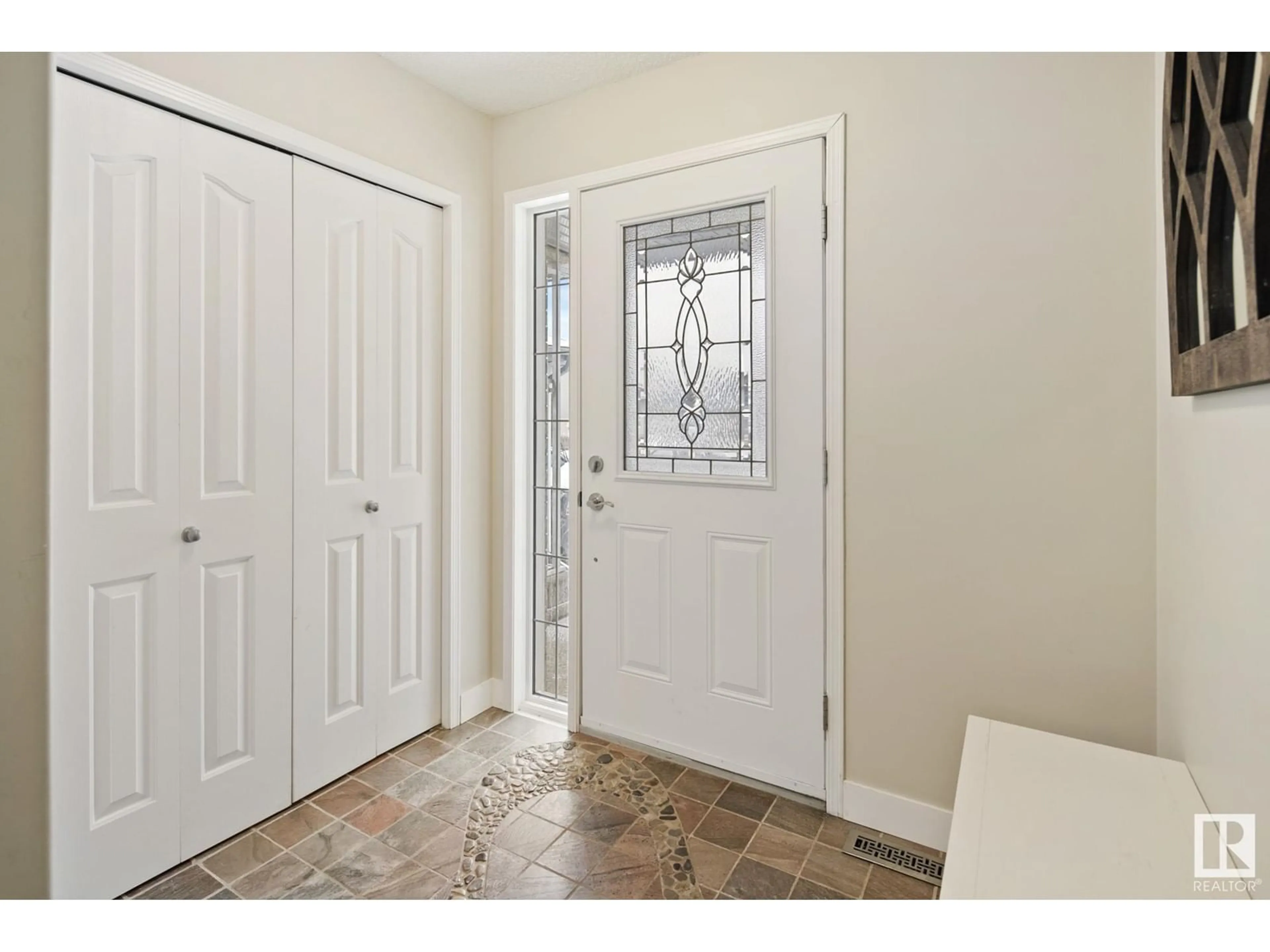 Indoor entryway for 3219 135A AV NW, Edmonton Alberta T5A5E3