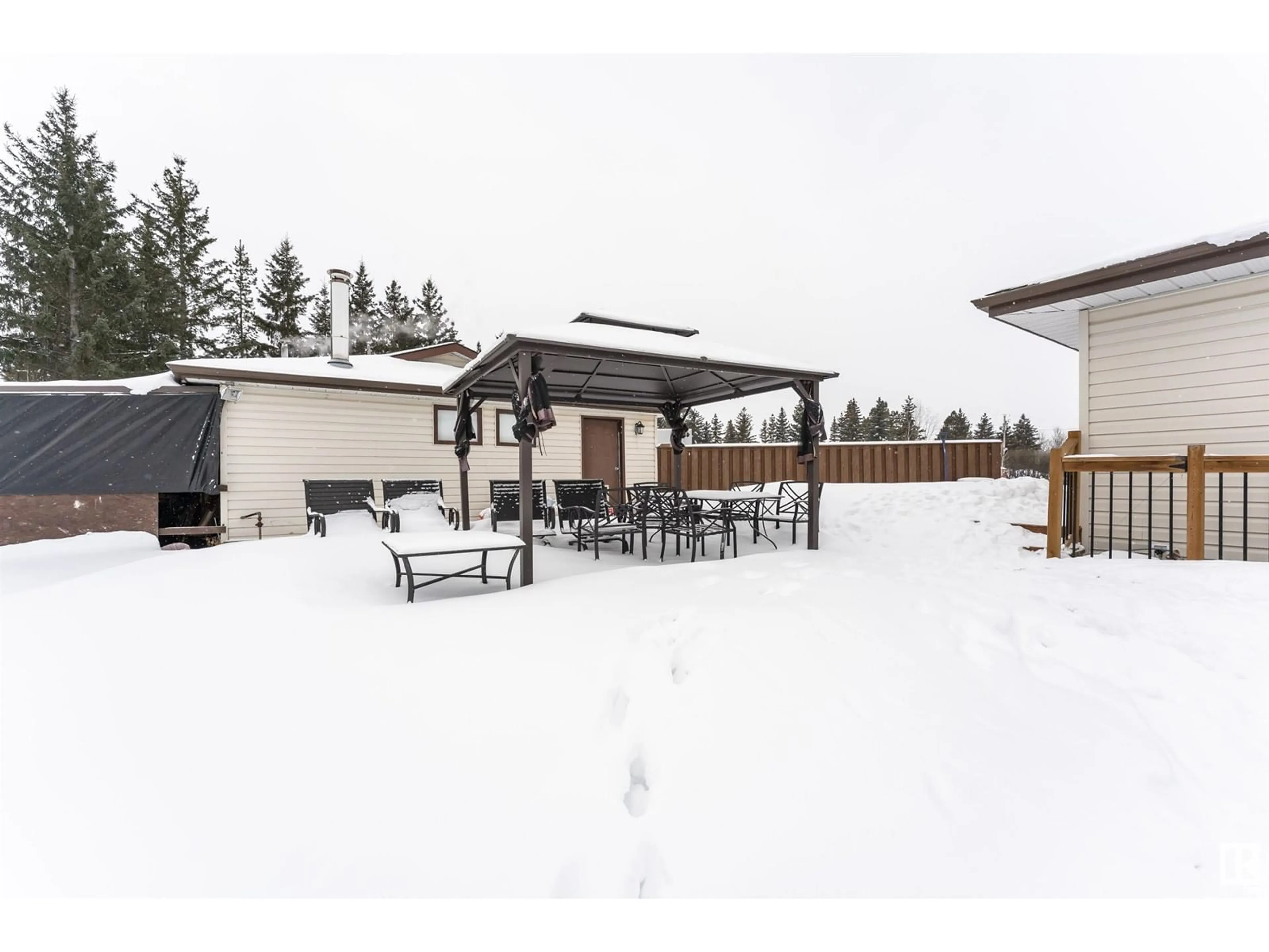 Patio, mountain view for 133 52470 RR221, Rural Strathcona County Alberta T8H2H8