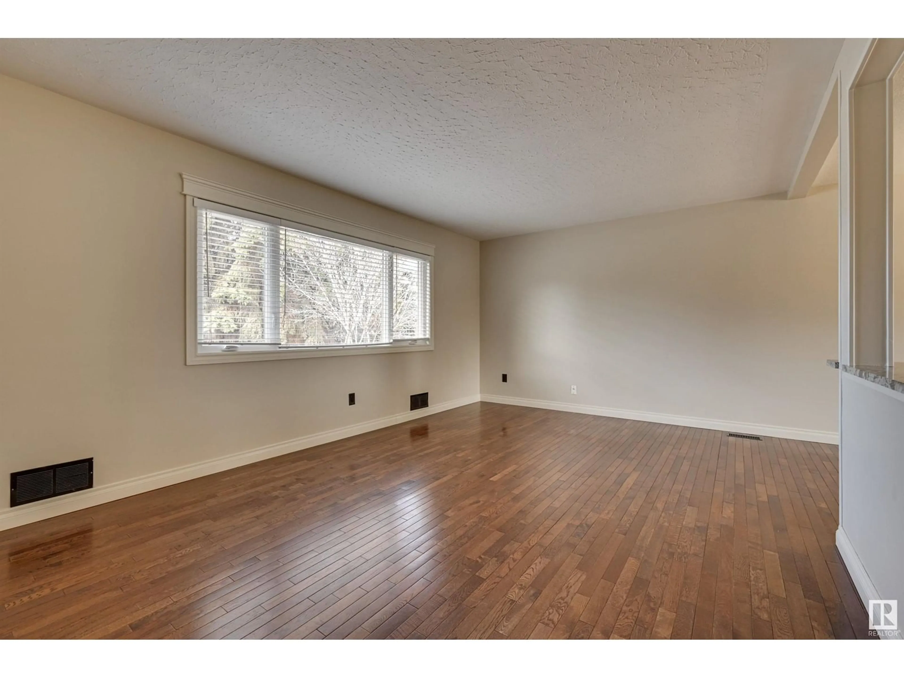 A pic of a room for 9431 74 ST, Edmonton Alberta T6B2B5