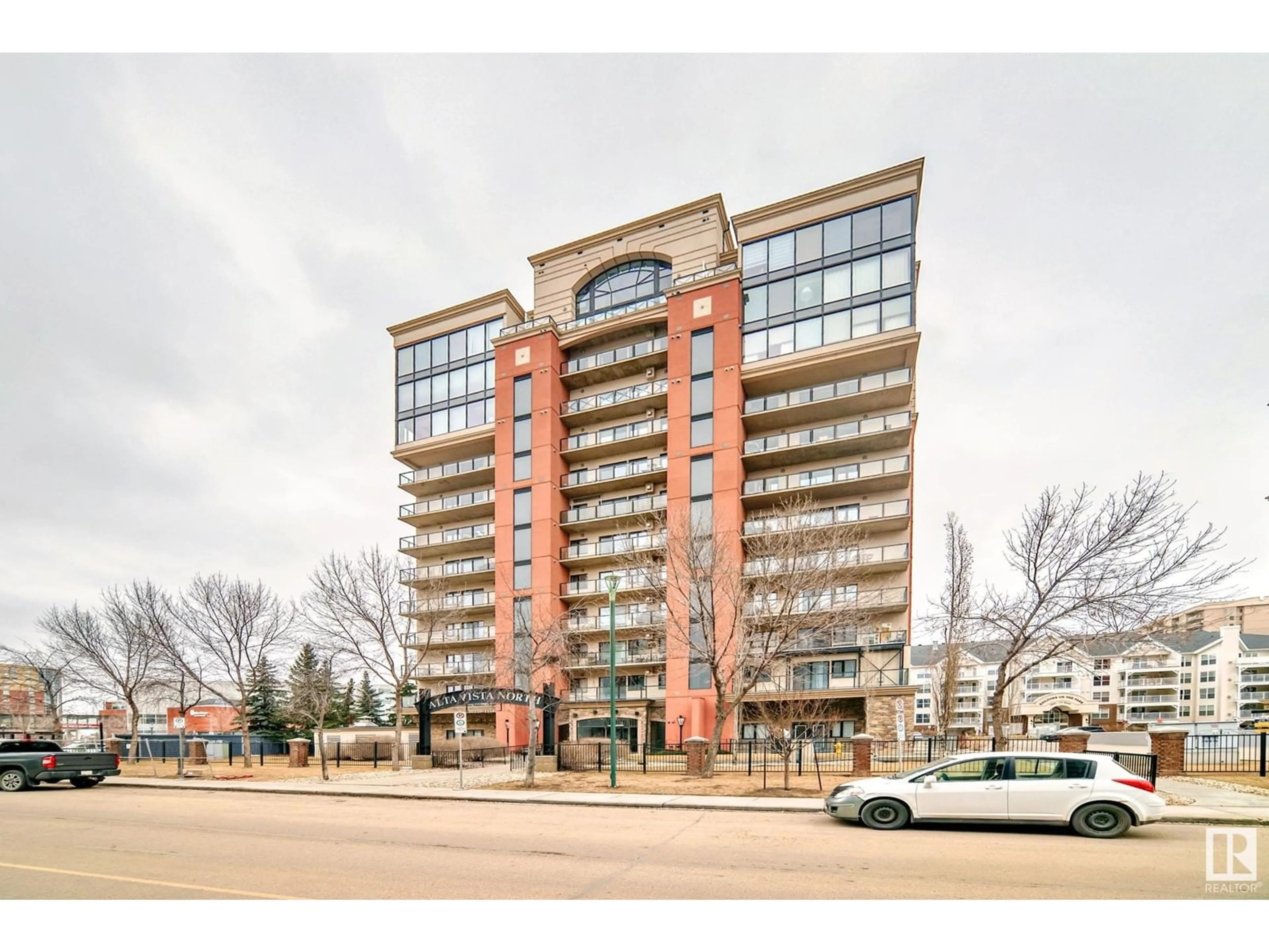 Indoor foyer for #801 10319 111 ST NW, Edmonton Alberta T5K0A2