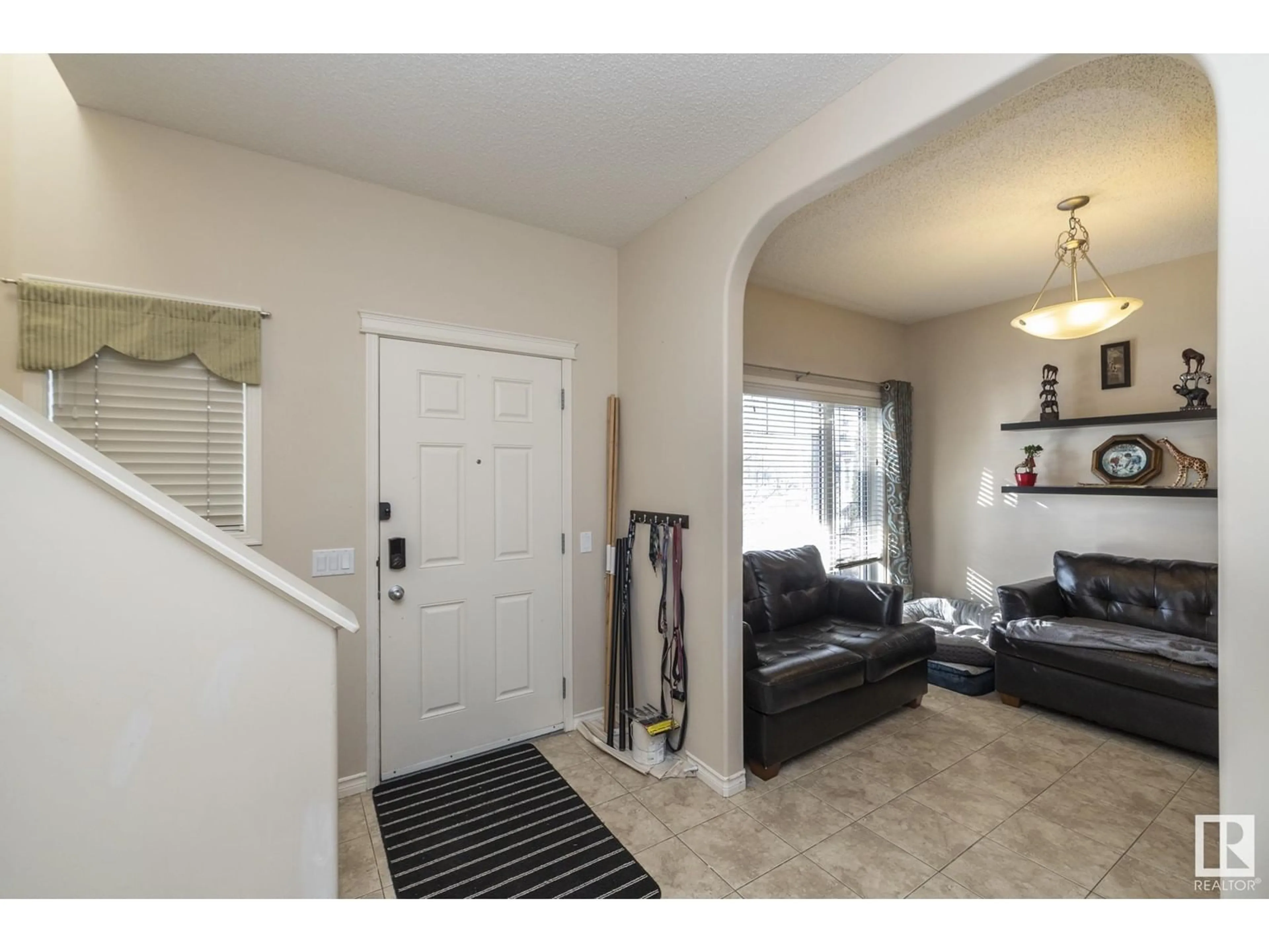 Indoor entryway for 6126 STINSON WY NW, Edmonton Alberta T6R0K2