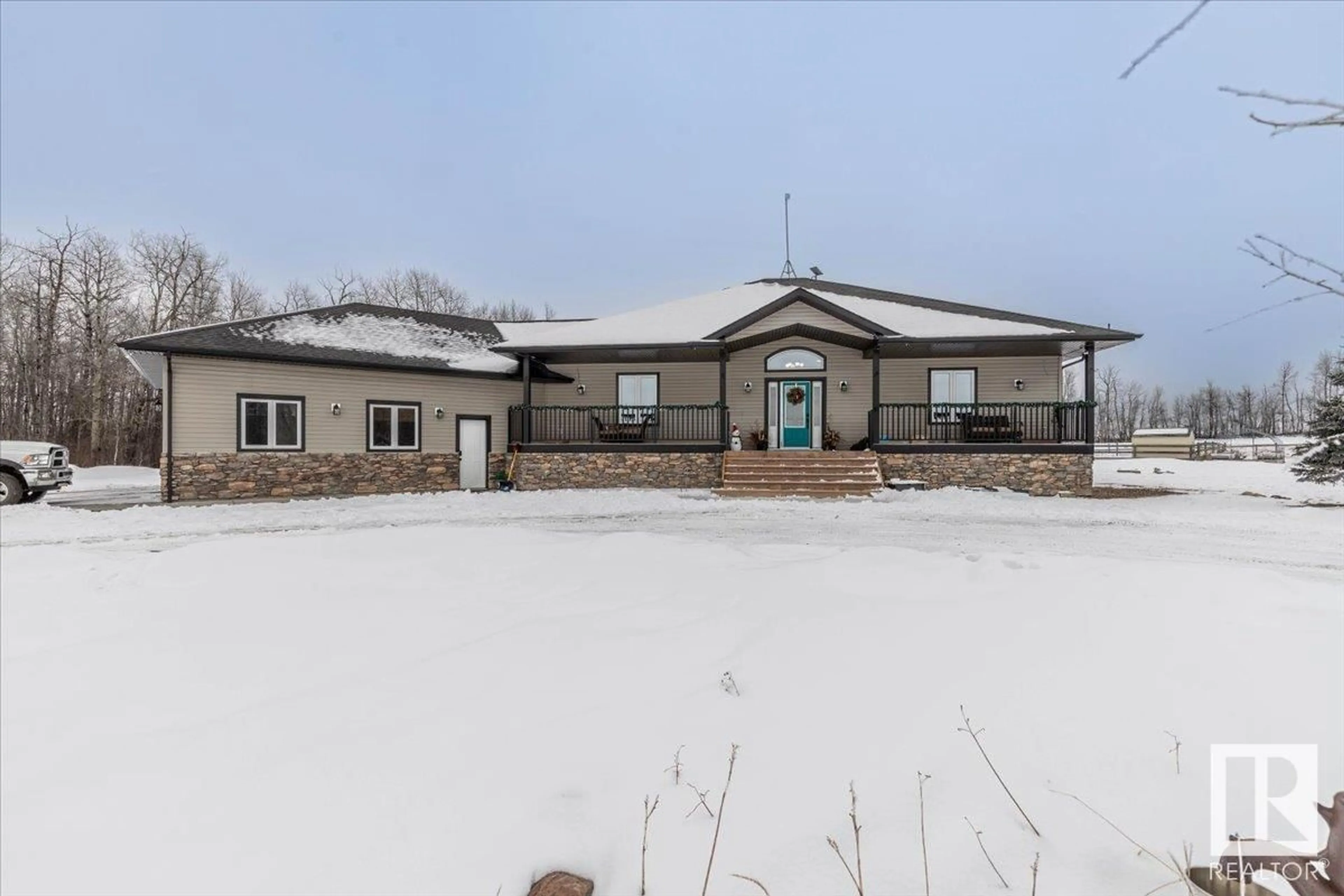 A pic from outside/outdoor area/front of a property/back of a property/a pic from drone, building for 28179 TWP ROAD 485, Rural Leduc County Alberta T0C2P0