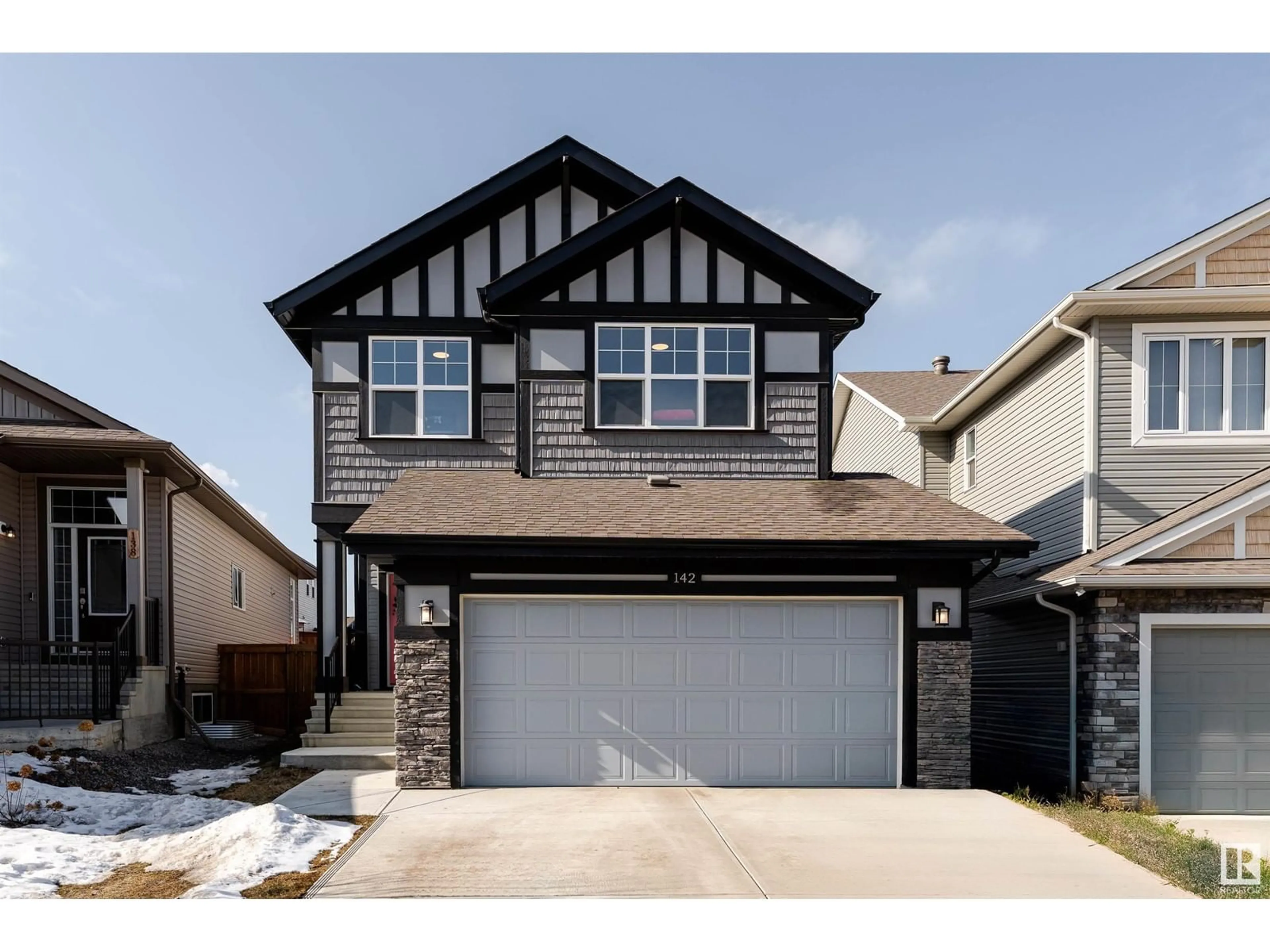 Home with vinyl exterior material, street for 142 SUMAC LN, Sherwood Park Alberta T8H1Z9