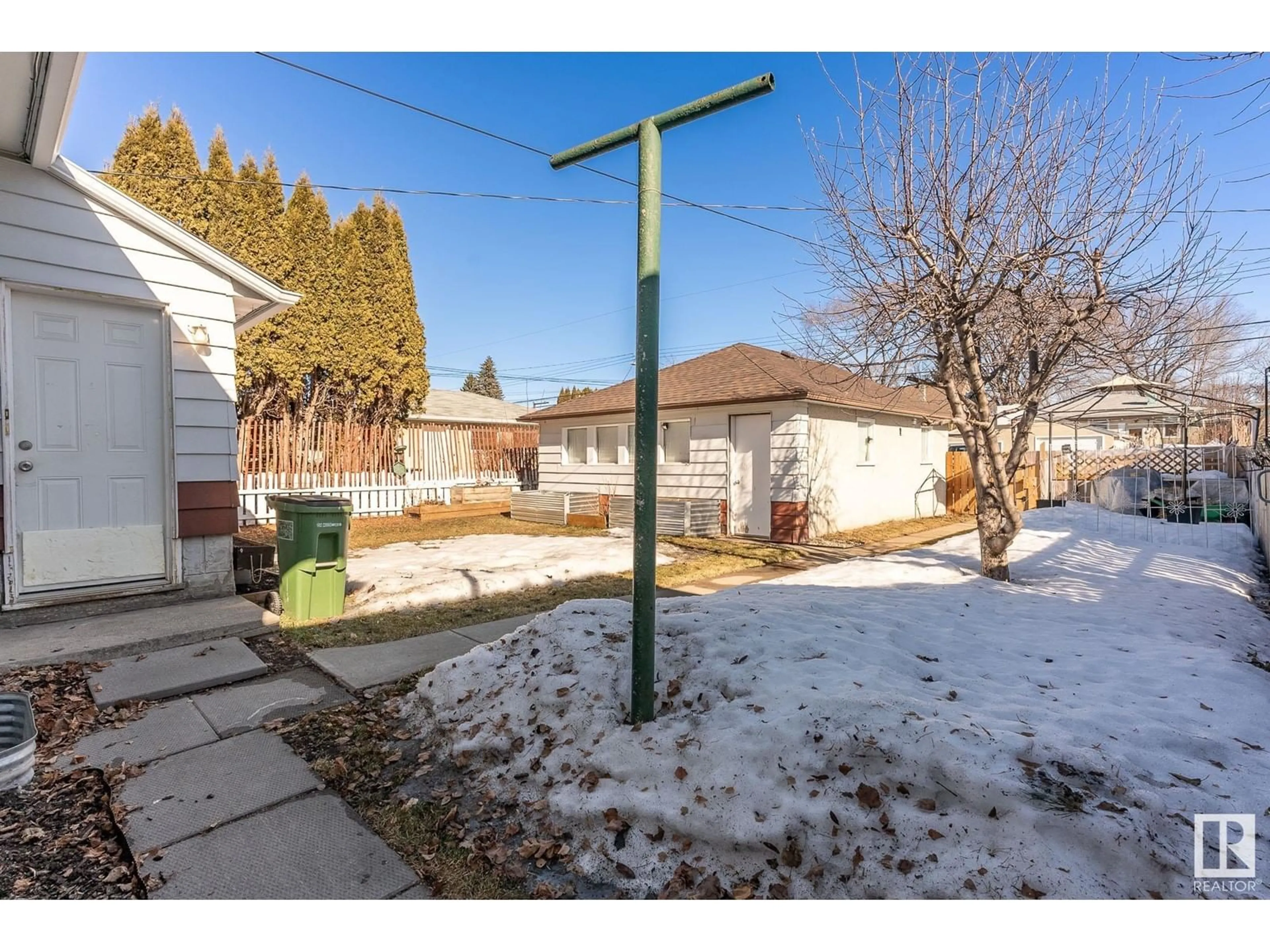 Unknown for 12327 95 ST NW, Edmonton Alberta T5G1N4