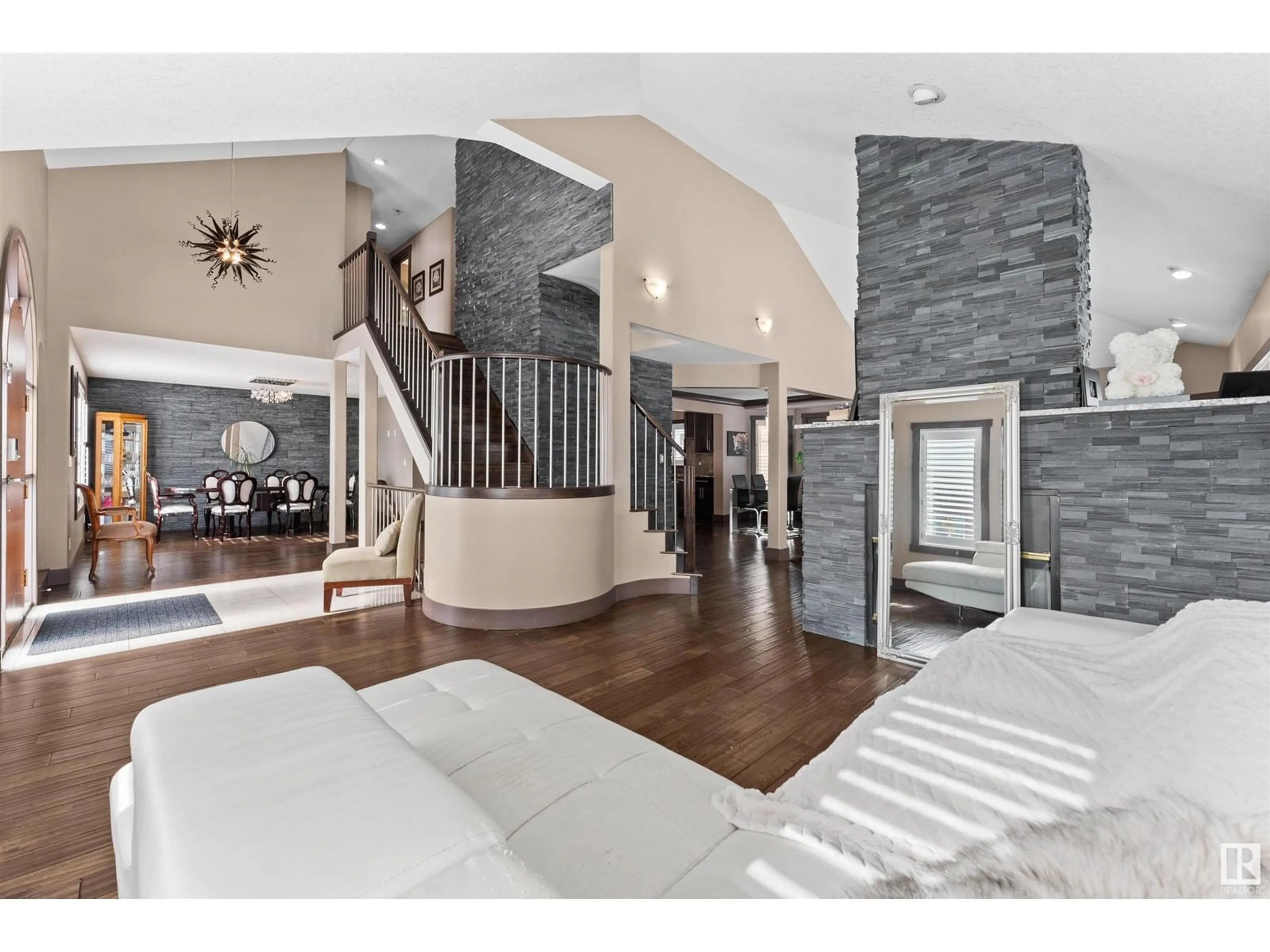 Indoor entryway for 10 ELDORADO DR, St. Albert Alberta T8N5T1