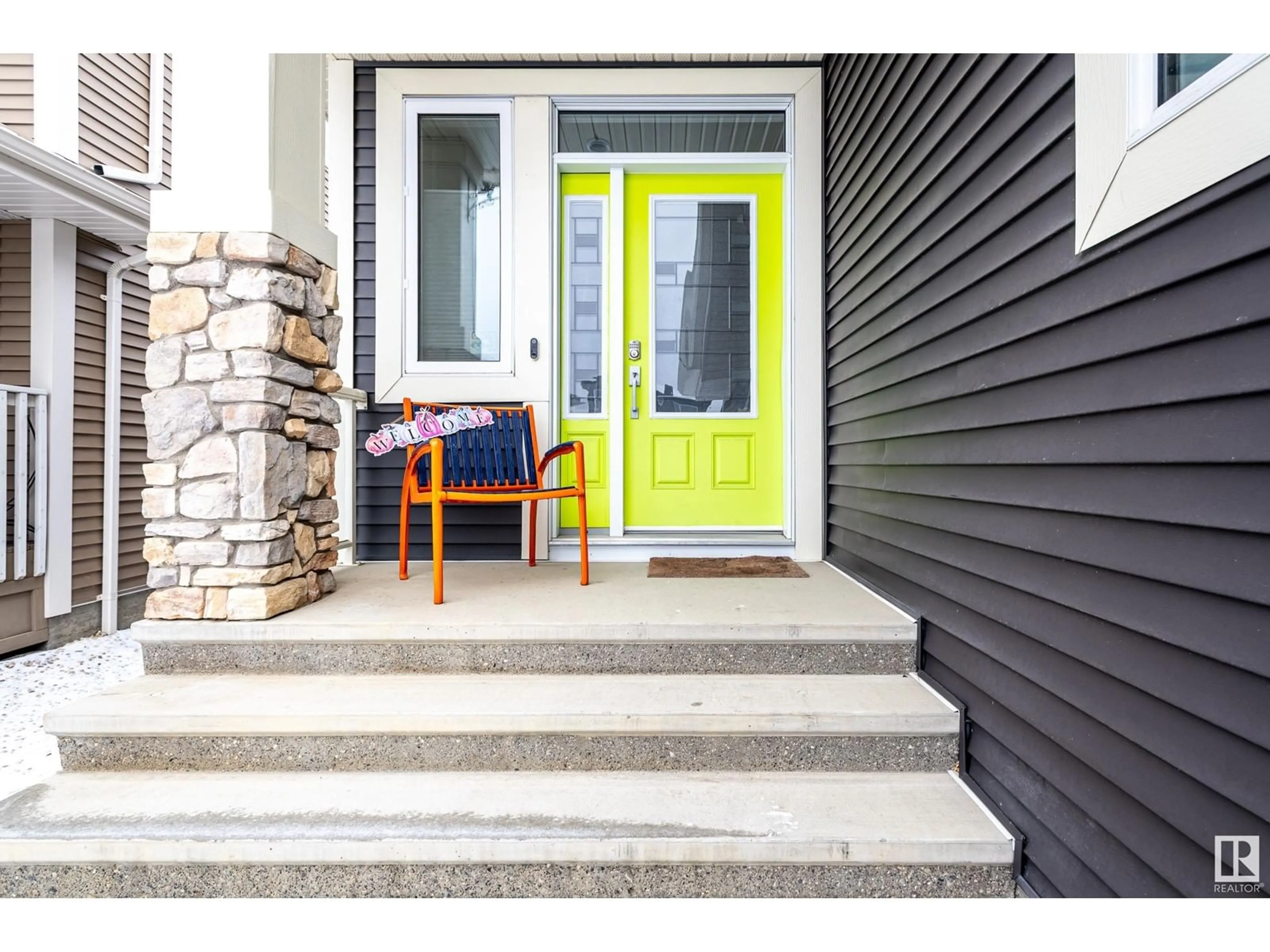 Indoor entryway for 21832 80 AV NW, Edmonton Alberta T5T4S2