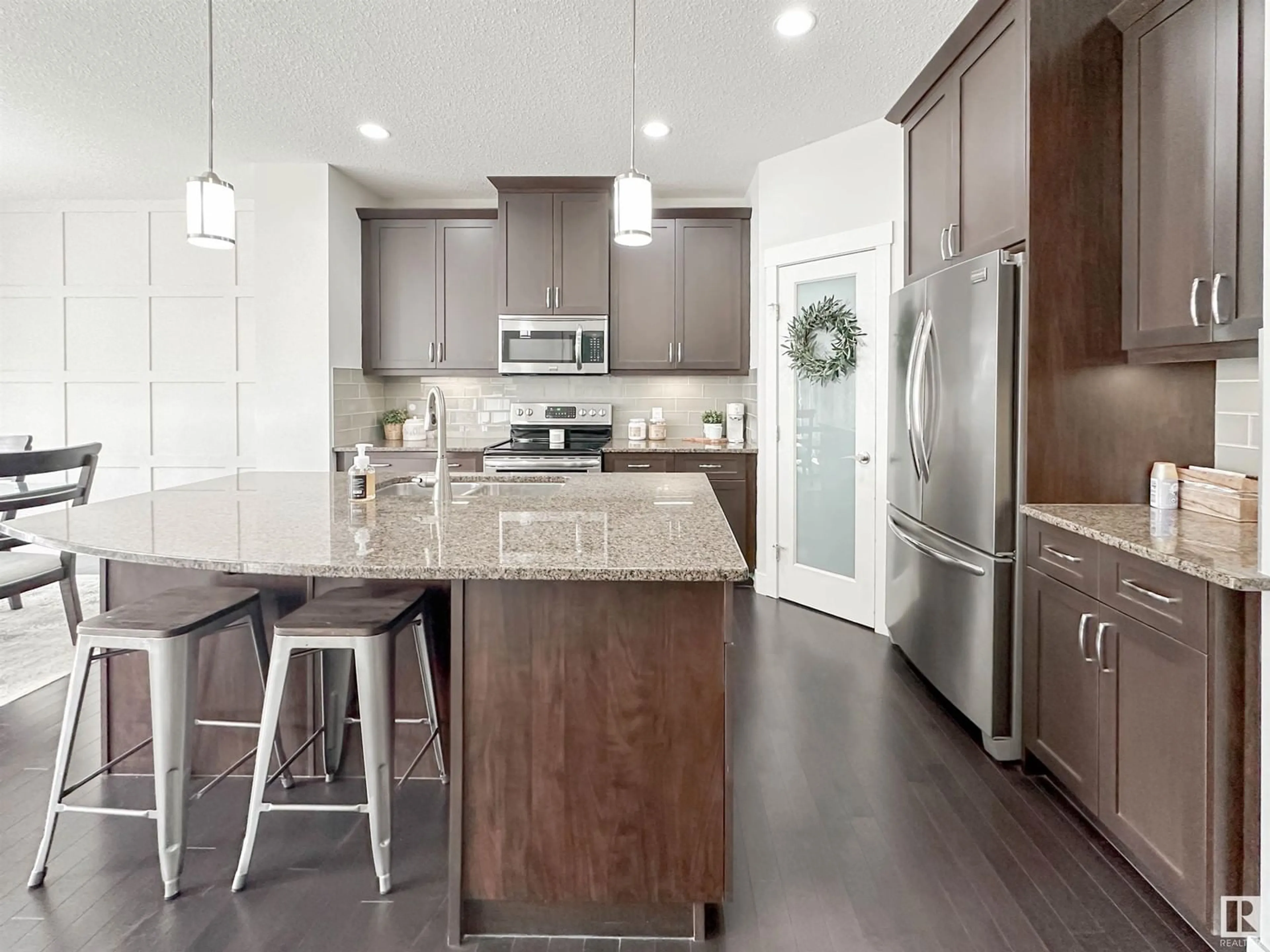 Contemporary kitchen, unknown for 2237 BLUE JAY LANDING LD NW, Edmonton Alberta T5S0H8