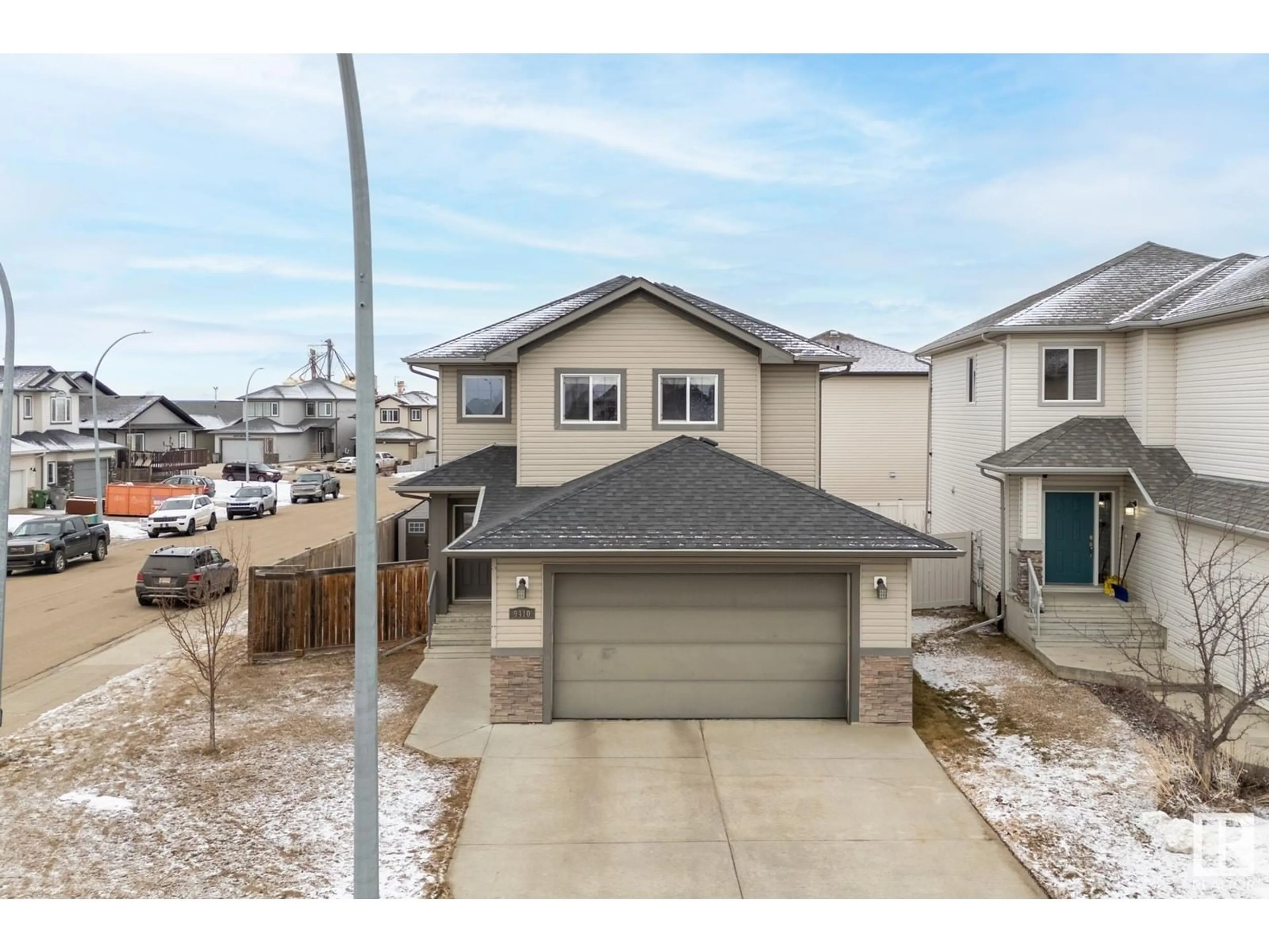 A pic from outside/outdoor area/front of a property/back of a property/a pic from drone, street for 9410 84 AV, Morinville Alberta T8R0A7