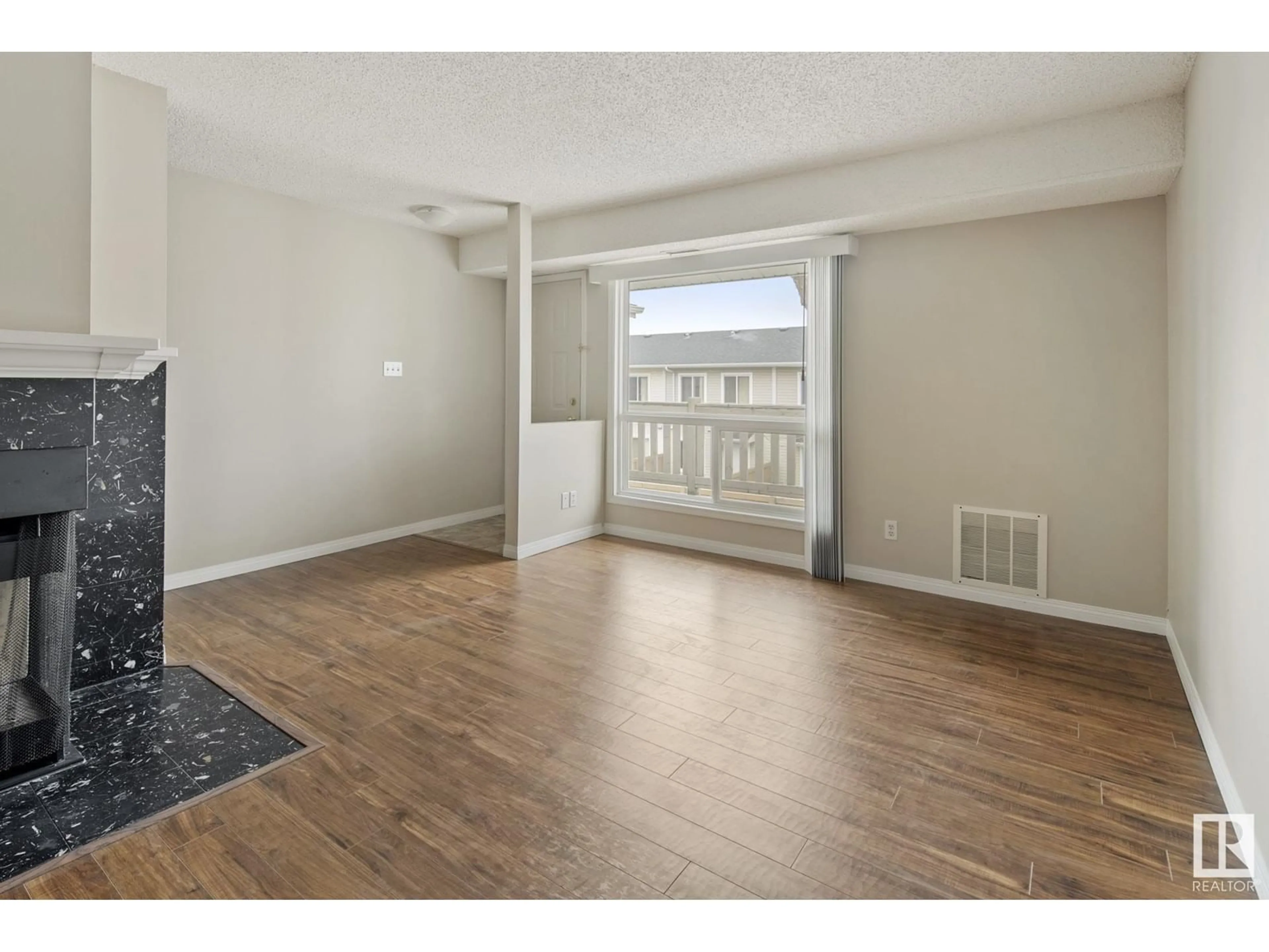 A pic of a room for 15023 26 ST NW, Edmonton Alberta T5Y2M4