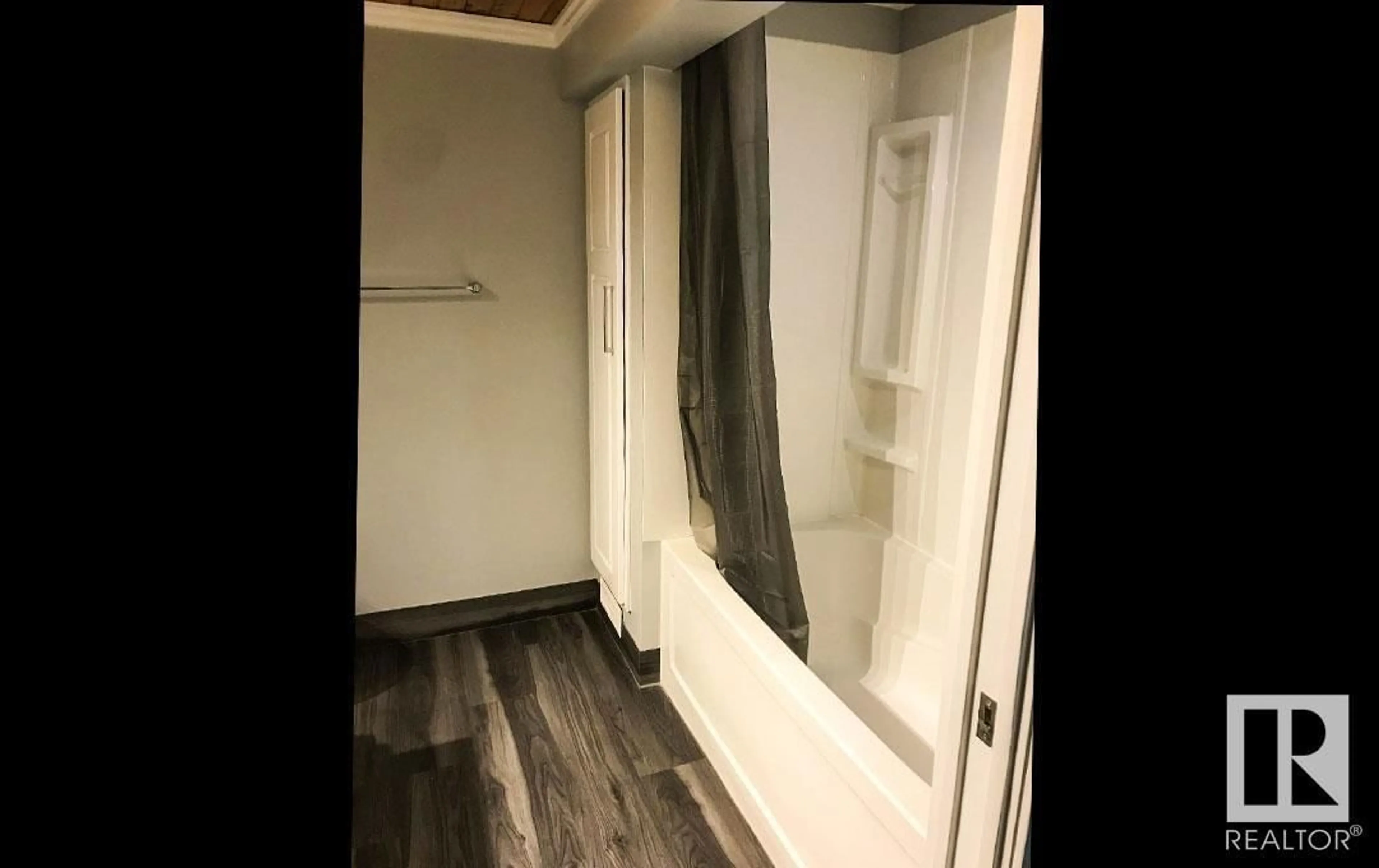 Floor plan for 11239 105 ST, Edmonton Alberta T5G2M4