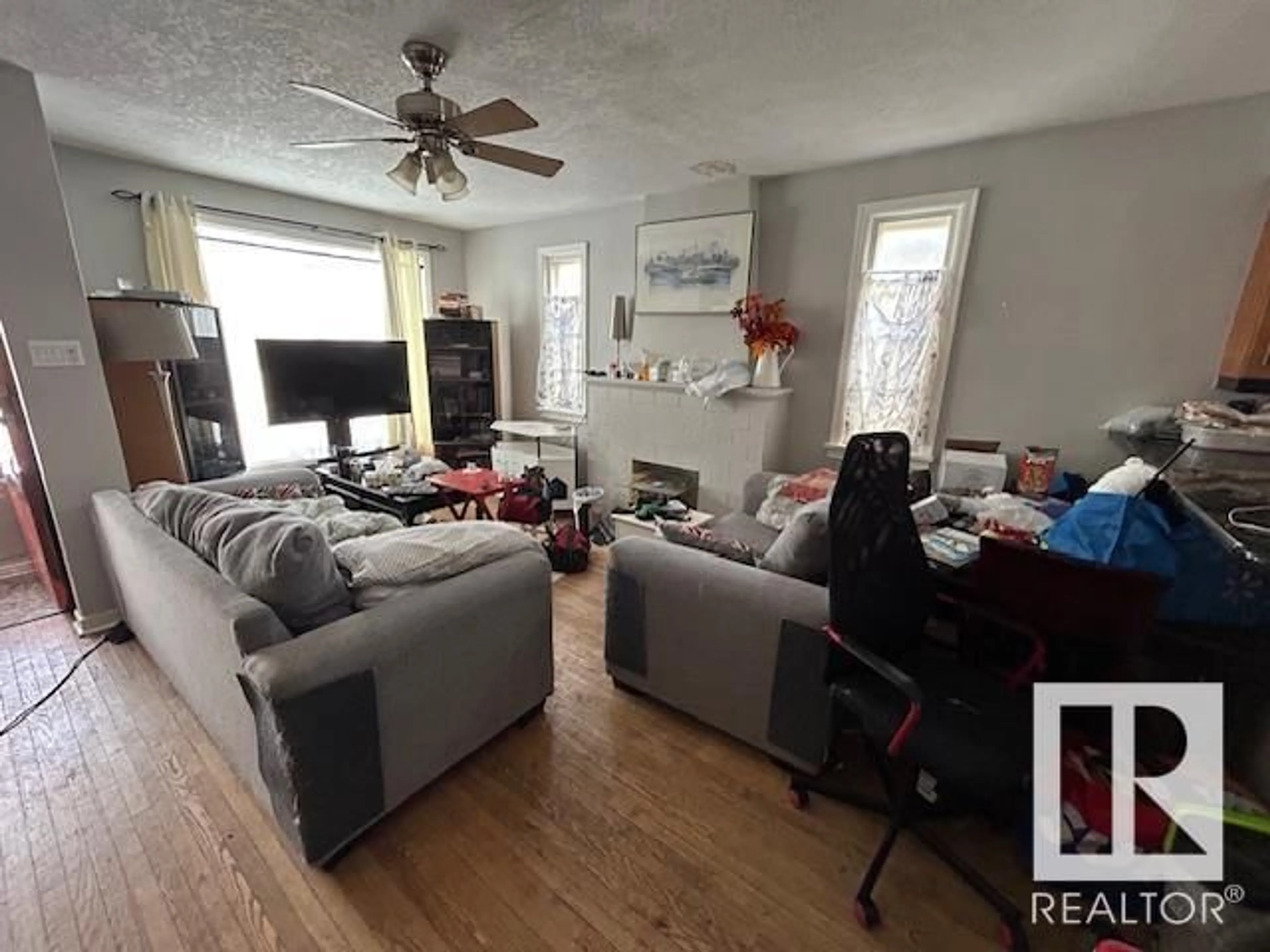 A pic of a room for 9811 78 AV NW, Edmonton Alberta T6E1N4