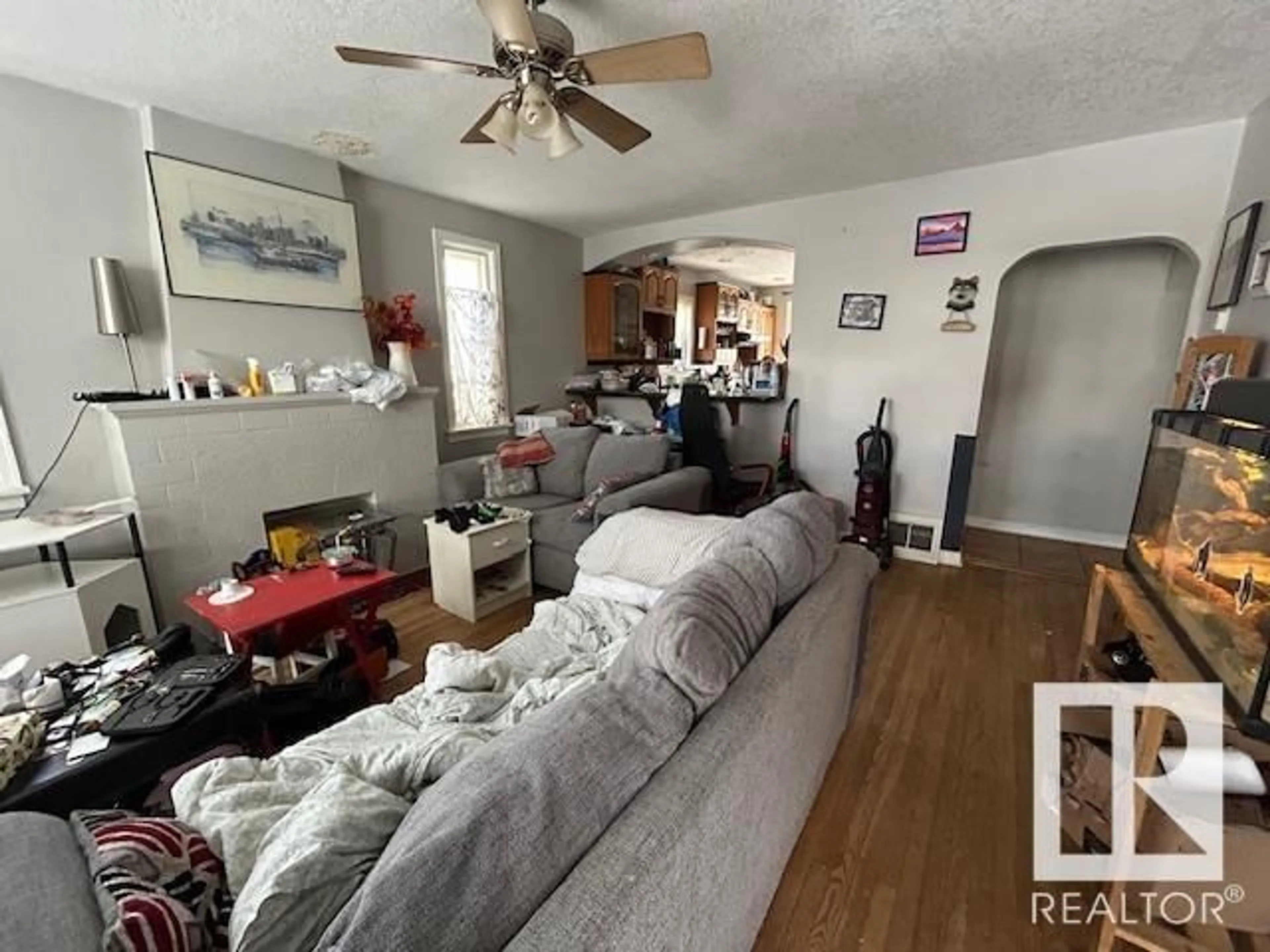 A pic of a room for 9811 78 AV NW, Edmonton Alberta T6E1N4