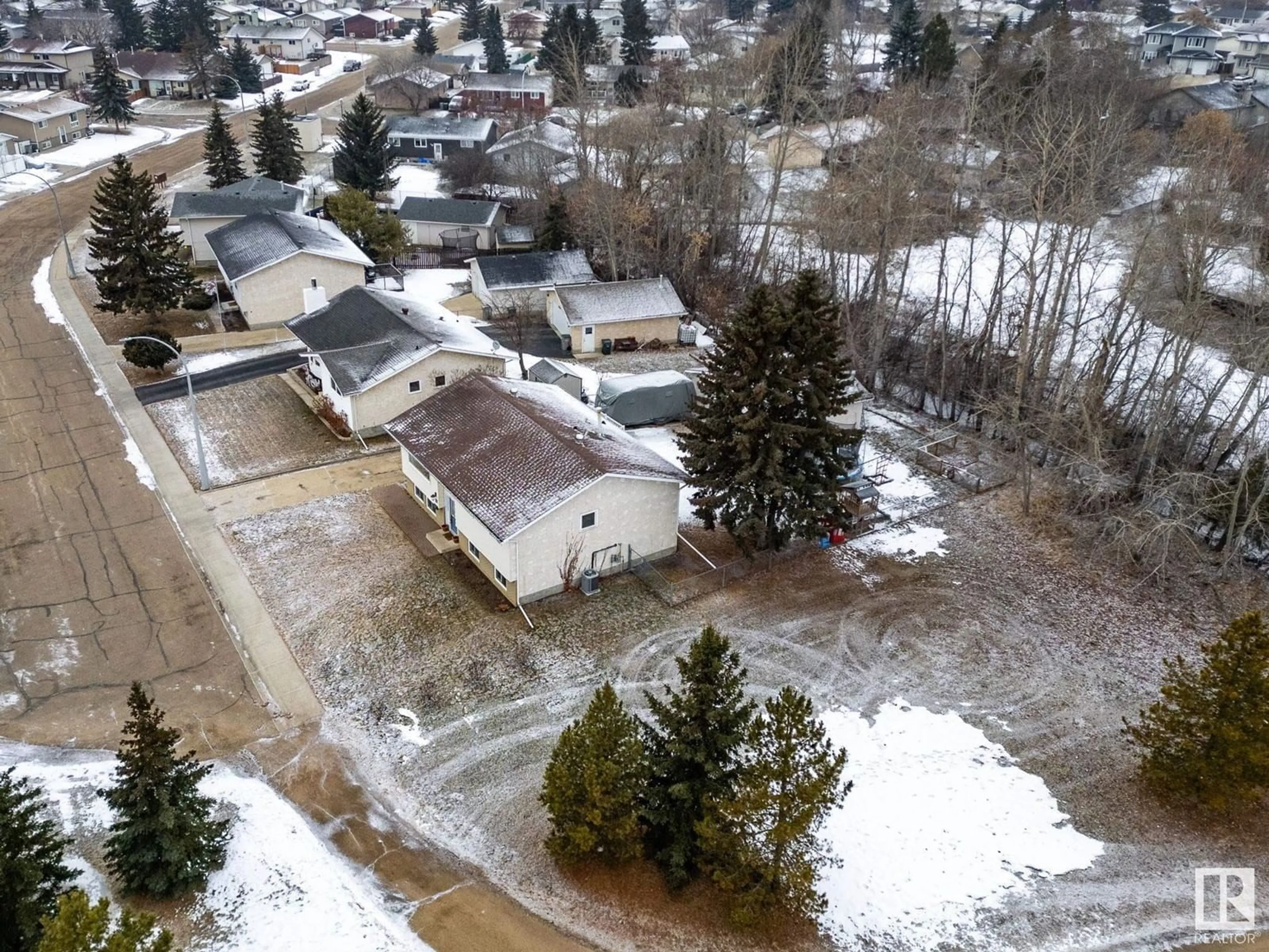 A pic from outside/outdoor area/front of a property/back of a property/a pic from drone, street for 51 CAMPBELL DR, Stony Plain Alberta T7Z1H4